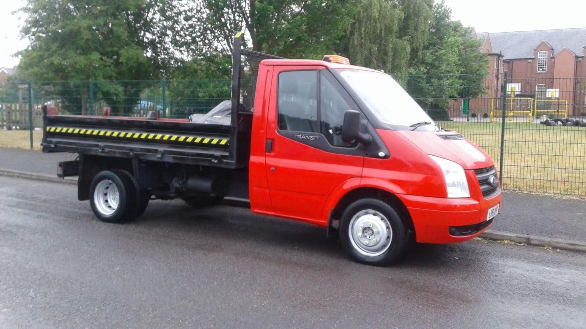 2011/61 REG FORD TRANSIT 115 T330S LTD RWD SWB 2.4 DIESEL TIPPER, SHOWING 0 FORMER KEEPERS *NO VAT* - Image 2 of 16