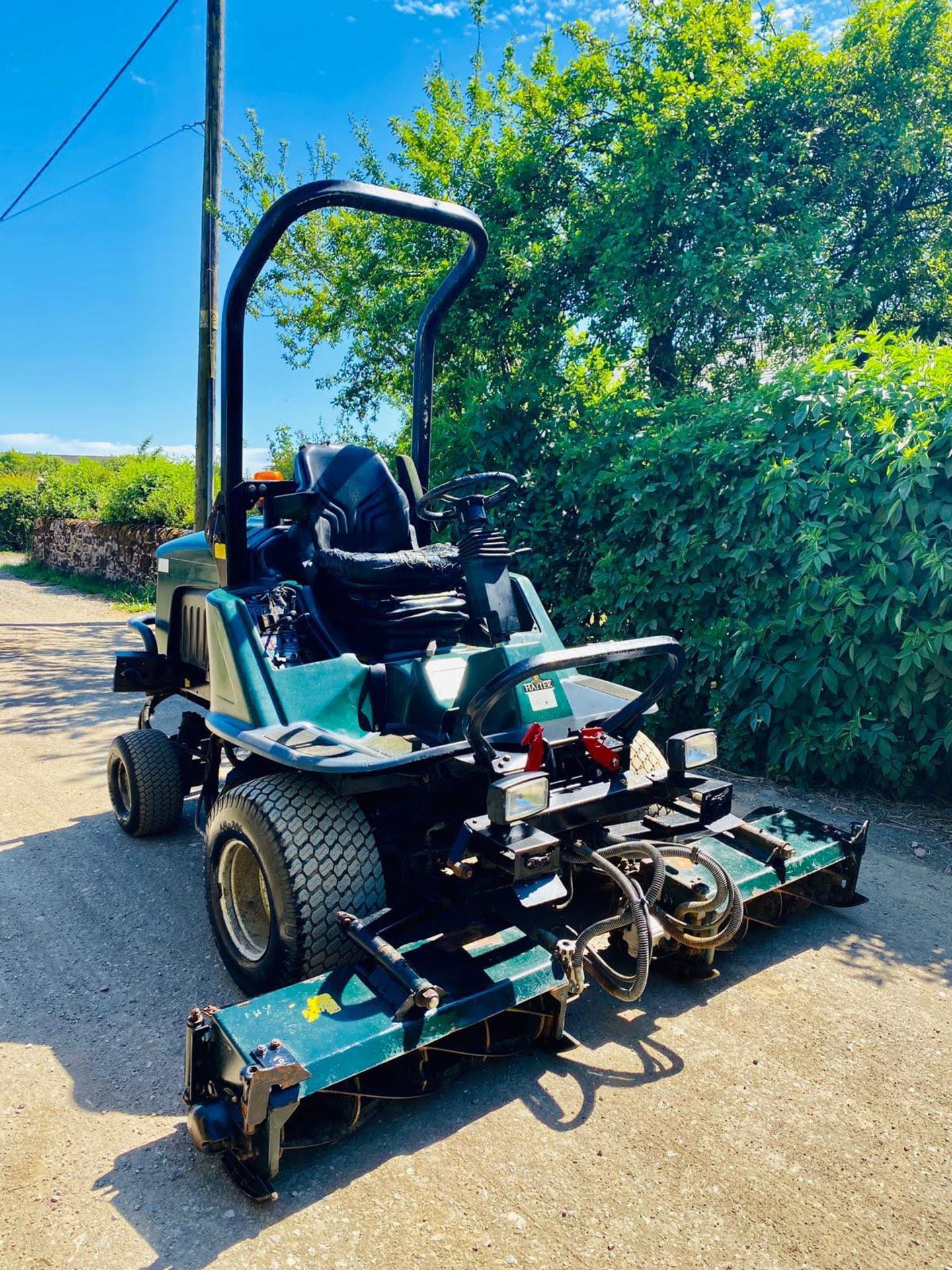 HAYTER 324 RIDE ON LAWN MOWER, 4 WHEEL DRIVE, 3-CYLINDER KUBOTA DIESEL ENGINE *PLUS VAT*