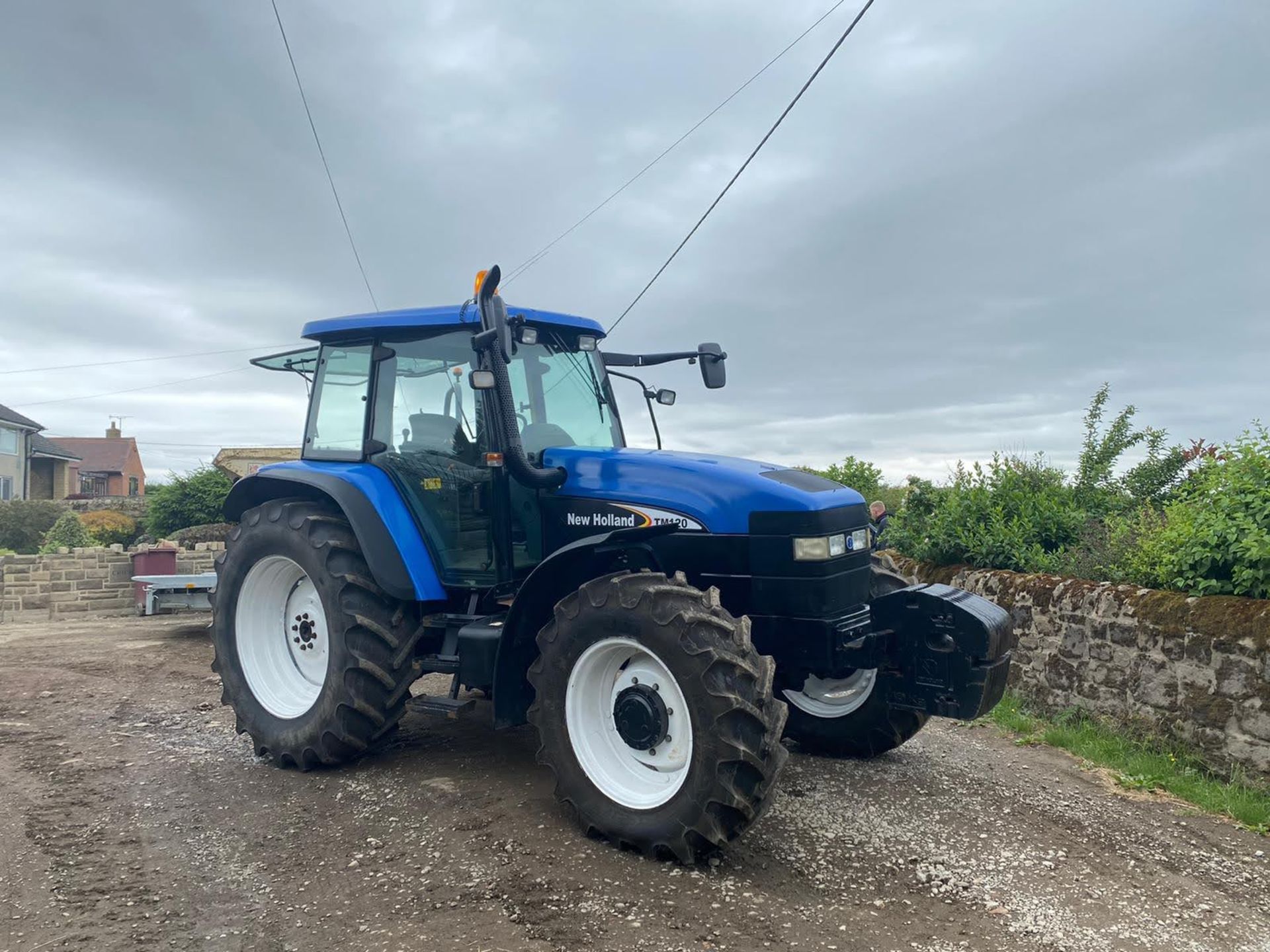 NEW HOLLAND TM120 TRACTOR, 4 WHEEL DRIVE, LOW HOURS ONLY 6128 GENUINE, MANUAL GEARBOX *PLUS VAT*