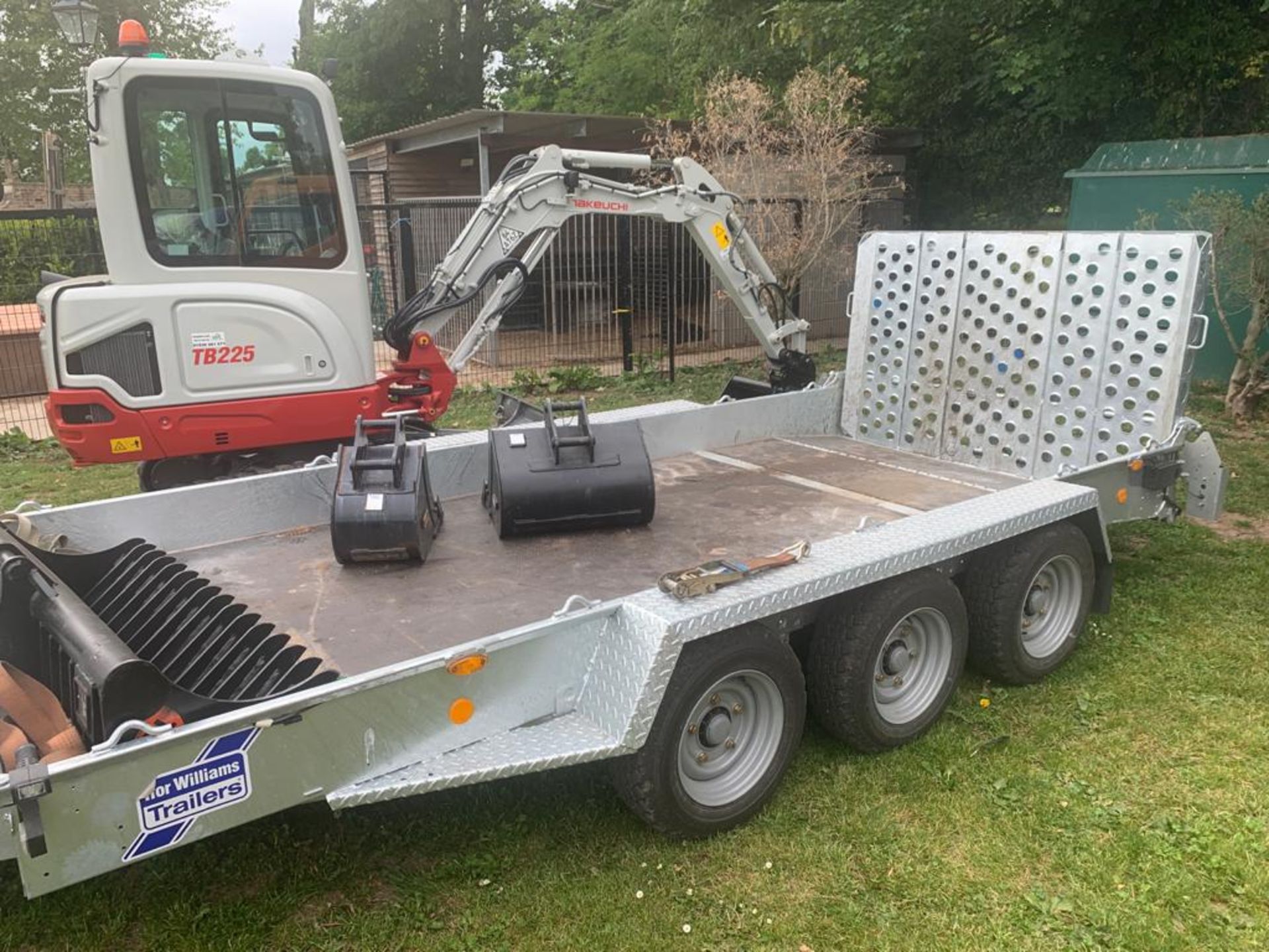 RARE 2020 IFOR WILLIAMS TRI-AXLE TRAILER, GH146BT-3 VERY LITTLE USE 3 WEEKS OLD AS NEW CONDITION - Image 2 of 3