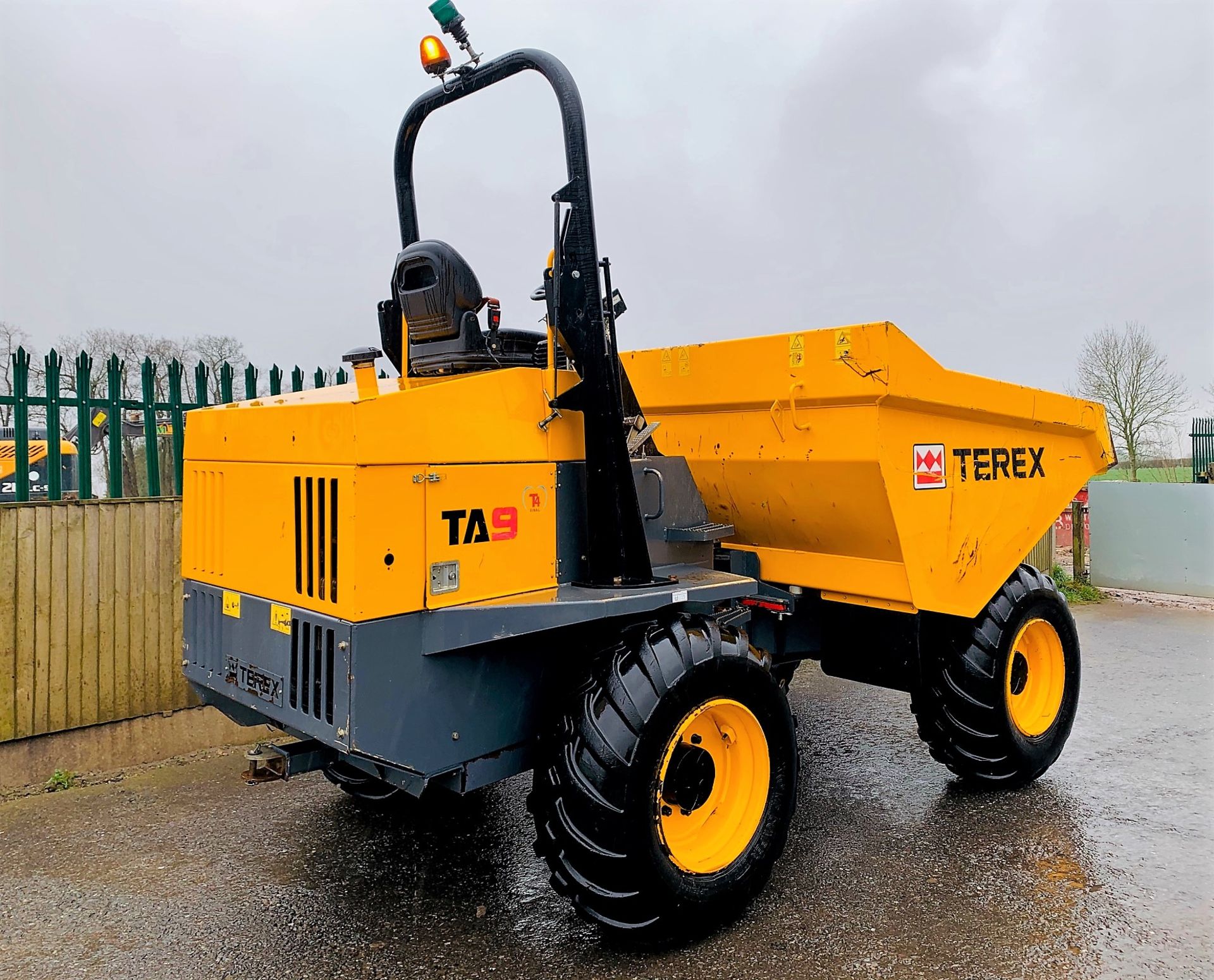 TEREX TA9 9 TONNE DUMPER, YEAR 2017, 824 HOURS, GOOD TYRES, ROAD LIGHTS, ORANGE & GREEN BEACONS - Image 4 of 13