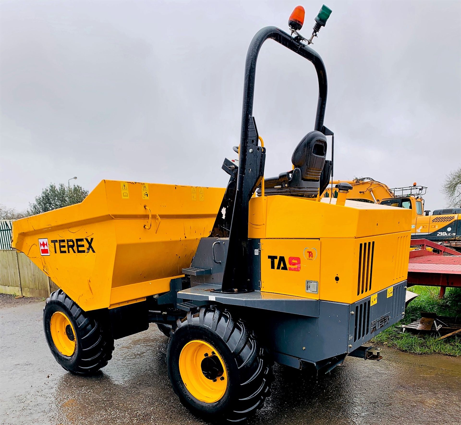 TEREX TA9 9 TONNE DUMPER, YEAR 2017, 824 HOURS, GOOD TYRES, ROAD LIGHTS, ORANGE & GREEN BEACONS - Image 2 of 13