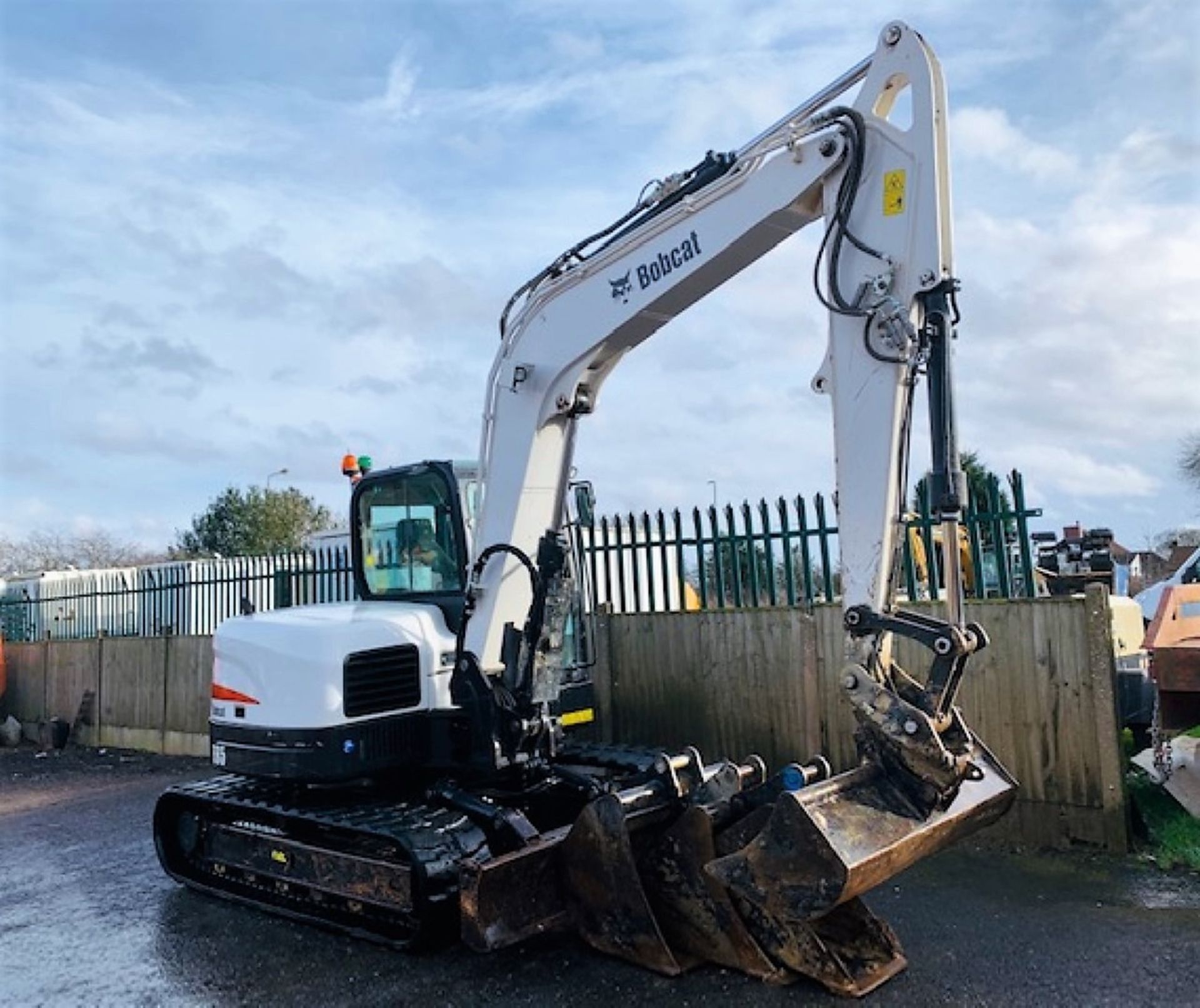 BOBCAT E85 RUBBER TRACKED DIGGER / EXCAVATOR, YEAR 2016, 3321 HOURS, AIR CON, 4 X BUCKETS *PLUS VAT* - Image 5 of 15