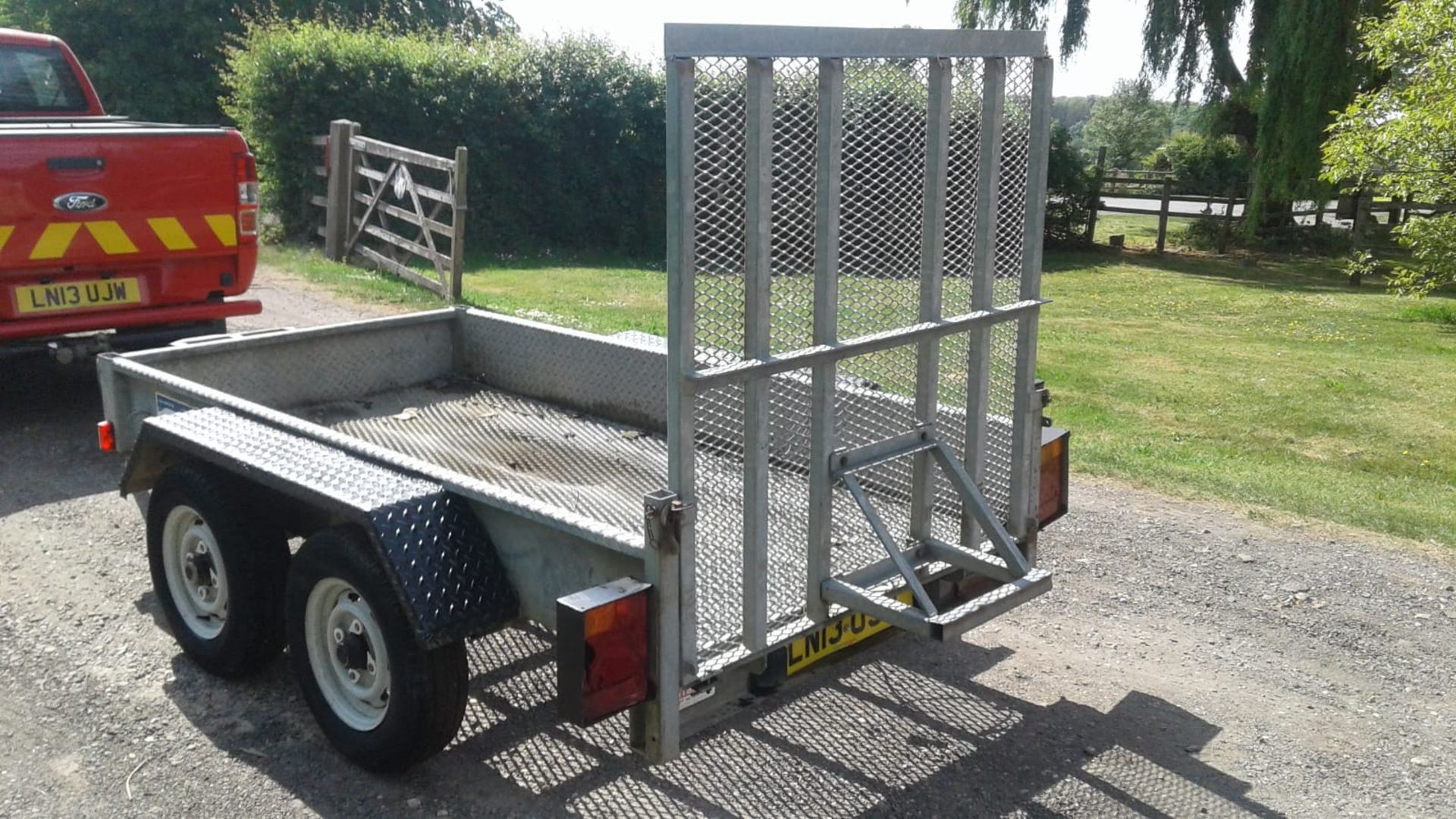 INDESPENSION TWIN AXLE TOW-ABLE PLANT TRAILER, 4 X EXCELLENT TYRES, TOWS WELL, 1400KG EACH AXLE - Image 3 of 9