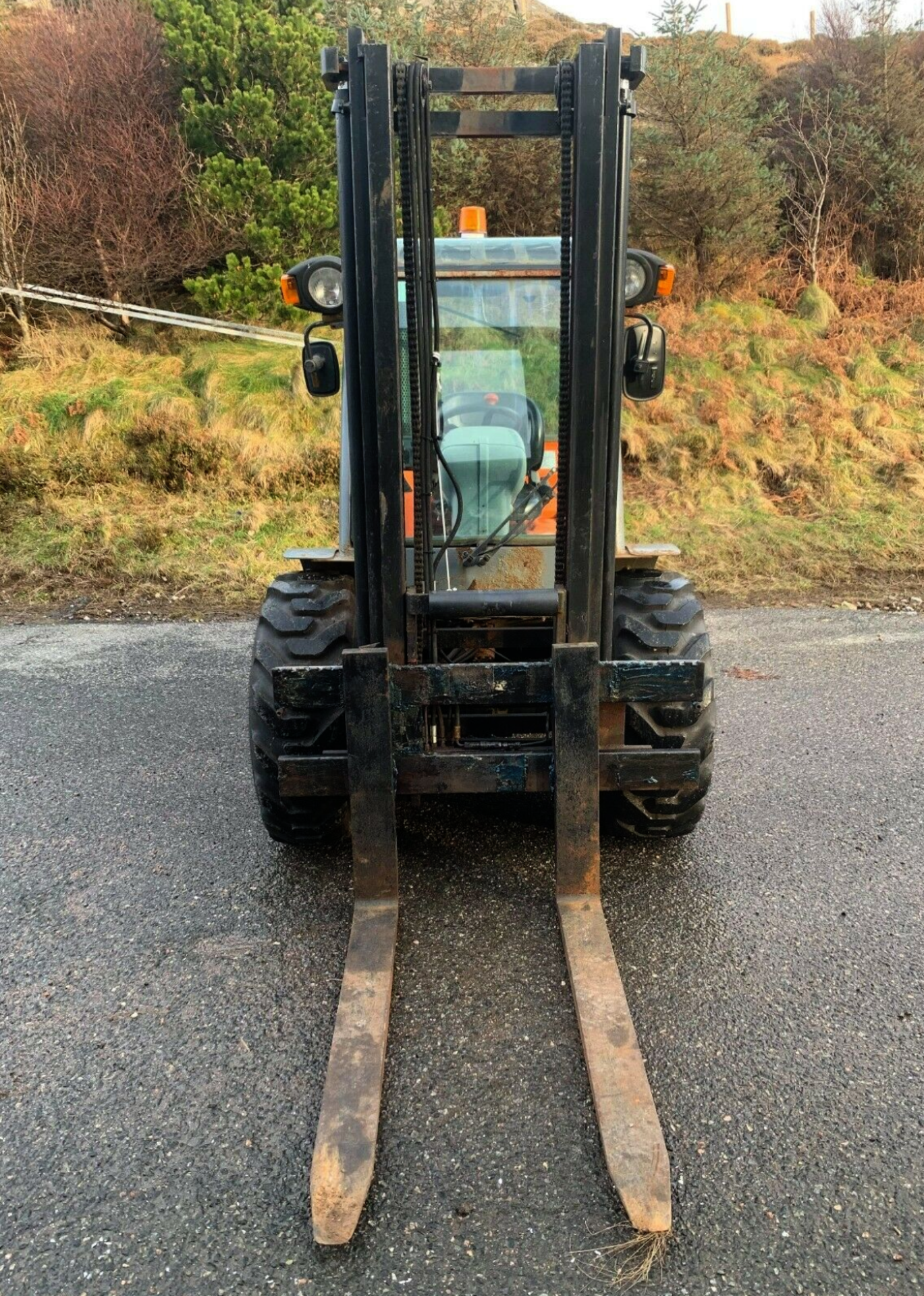 Ausa CH250 4X4 FORK LIFT TRUCK - GOOD WORKING CONDITION, SERVICED, WITH LOLER CERTIFICATE - Image 2 of 6