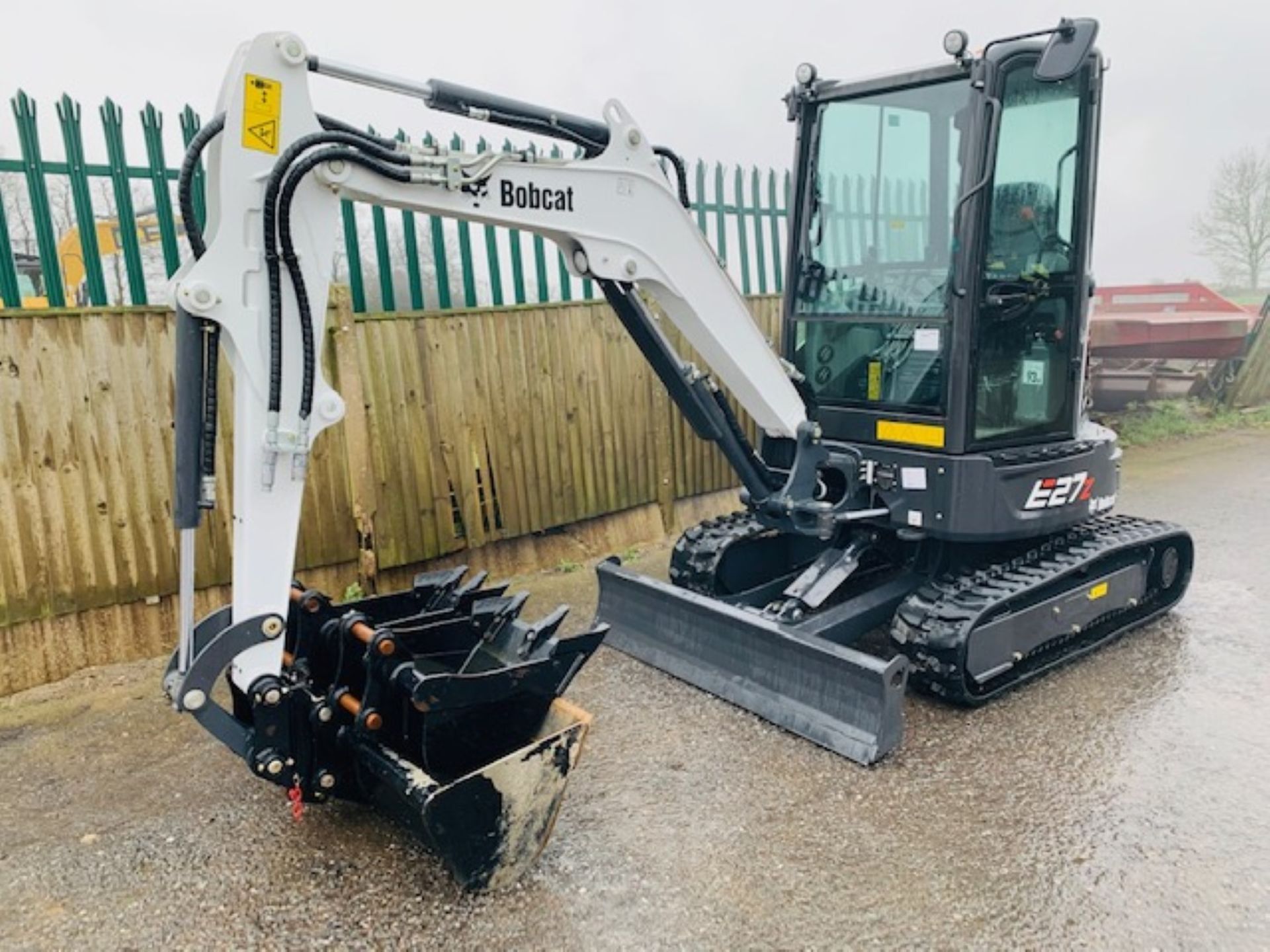 BOBCAT E27Z TRACKED RUBBER CRAWLER DIGGER / EXCAVATOR, YEAR 2019, 55 HOURS, QUICK HITCH & 3 BUCKETS - Image 2 of 11