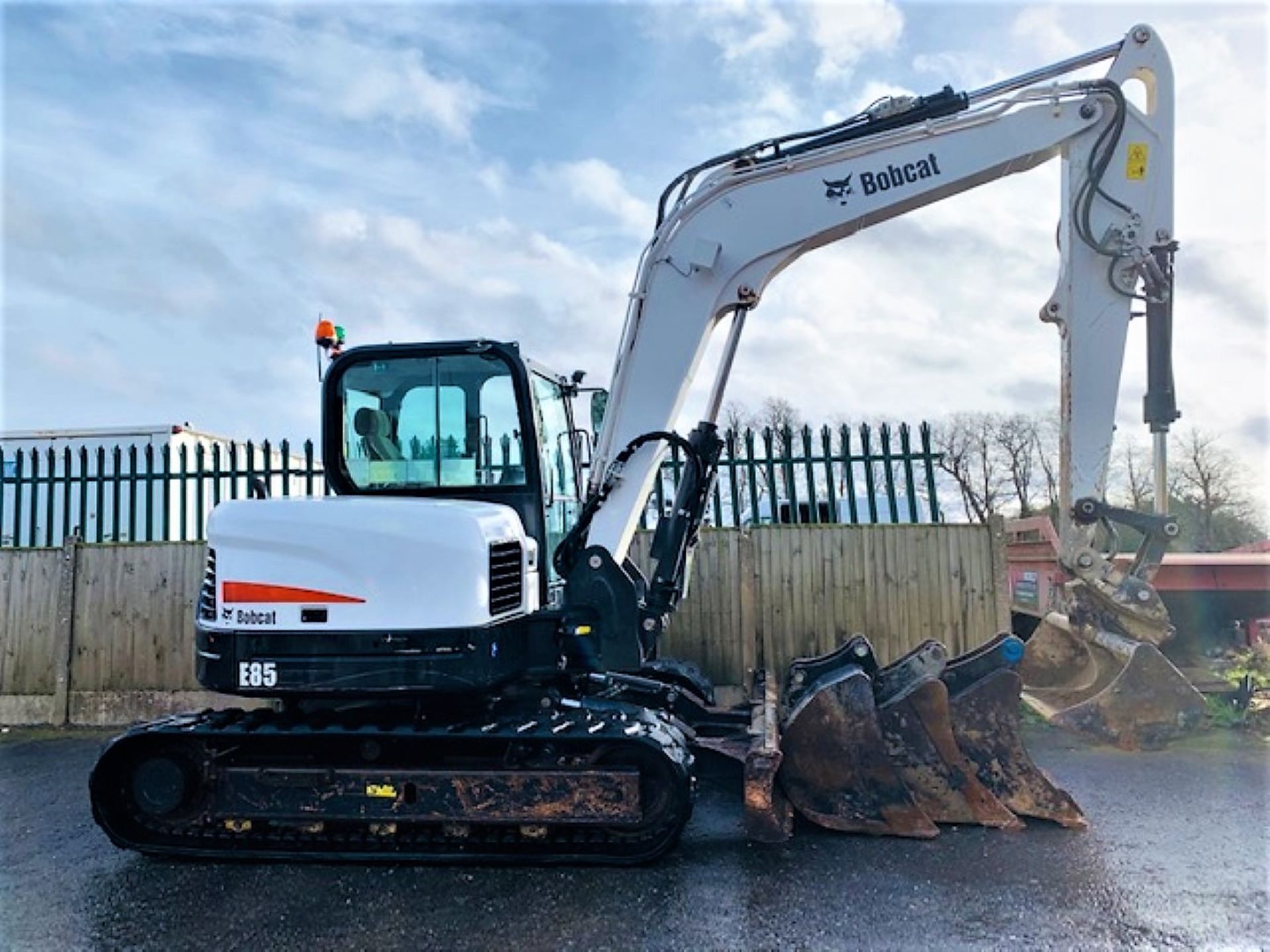 BOBCAT E85 RUBBER TRACKED DIGGER / EXCAVATOR, YEAR 2016, 3321 HOURS, AIR CON, 4 X BUCKETS *PLUS VAT* - Image 6 of 15