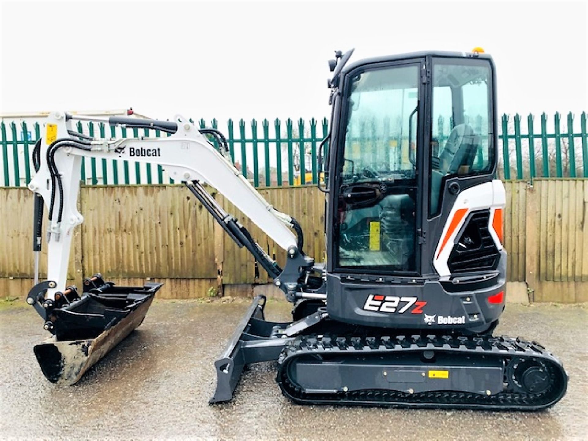 BOBCAT E27Z TRACKED RUBBER CRAWLER DIGGER / EXCAVATOR, YEAR 2019, 55 HOURS, QUICK HITCH & 3 BUCKETS