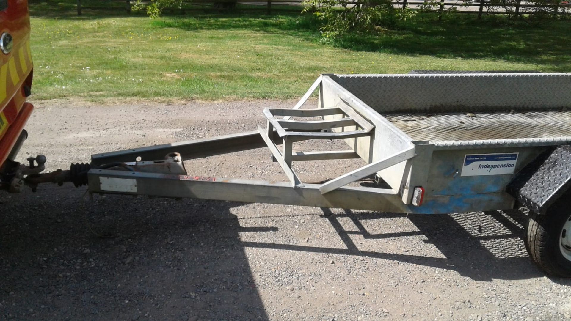 INDESPENSION TWIN AXLE TOW-ABLE PLANT TRAILER, 4 X EXCELLENT TYRES, TOWS WELL, 1400KG EACH AXLE - Image 5 of 9