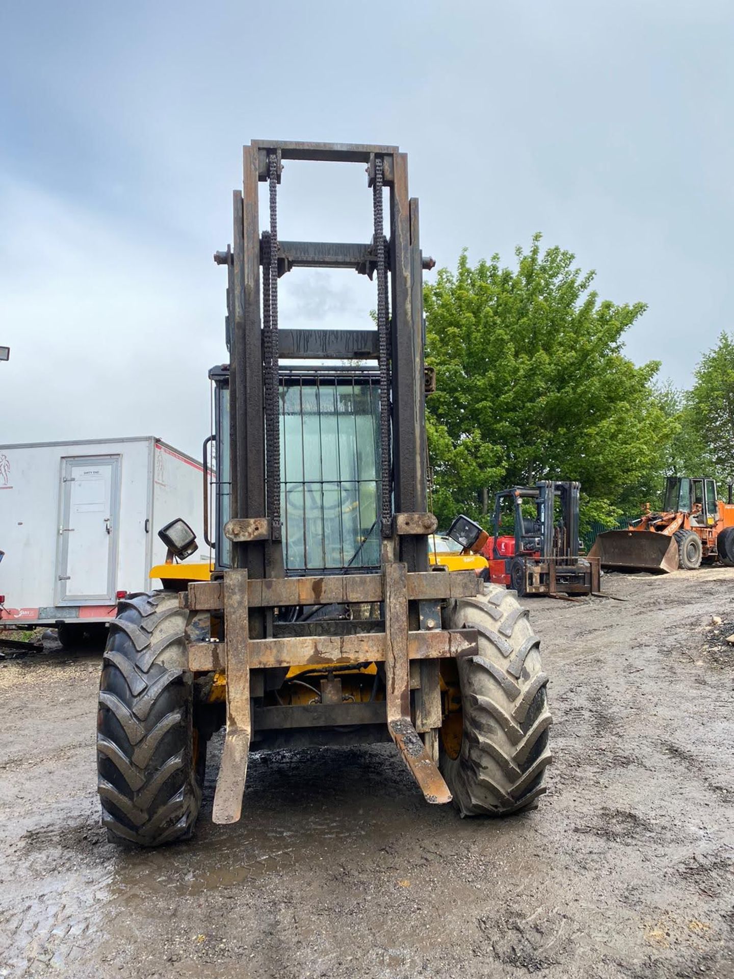 JCB 926 ROUGH TERRAIN FORKLIFT 4 WHEEL DRIVE, RUNS, WORKS AND LIFTS, YEAR 2003 *PLUS VAT* - Image 2 of 7