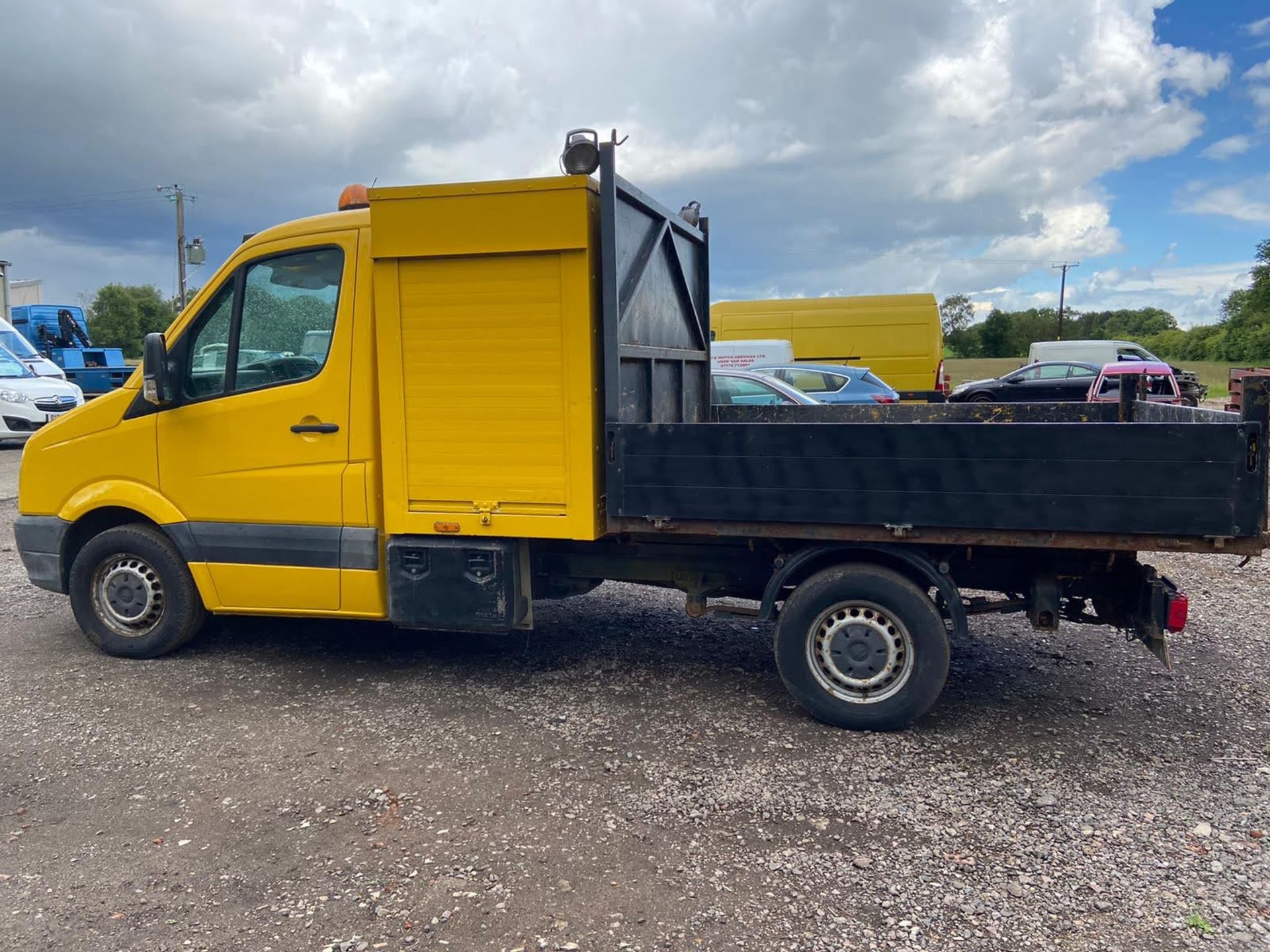 2009/59 REG VOLKSWAGEN CRAFTER 35 BLUE TDI 109 MANUAL TIPPER, SHOWING 0 FORMER KEEPERS *NO VAT* - Image 4 of 10