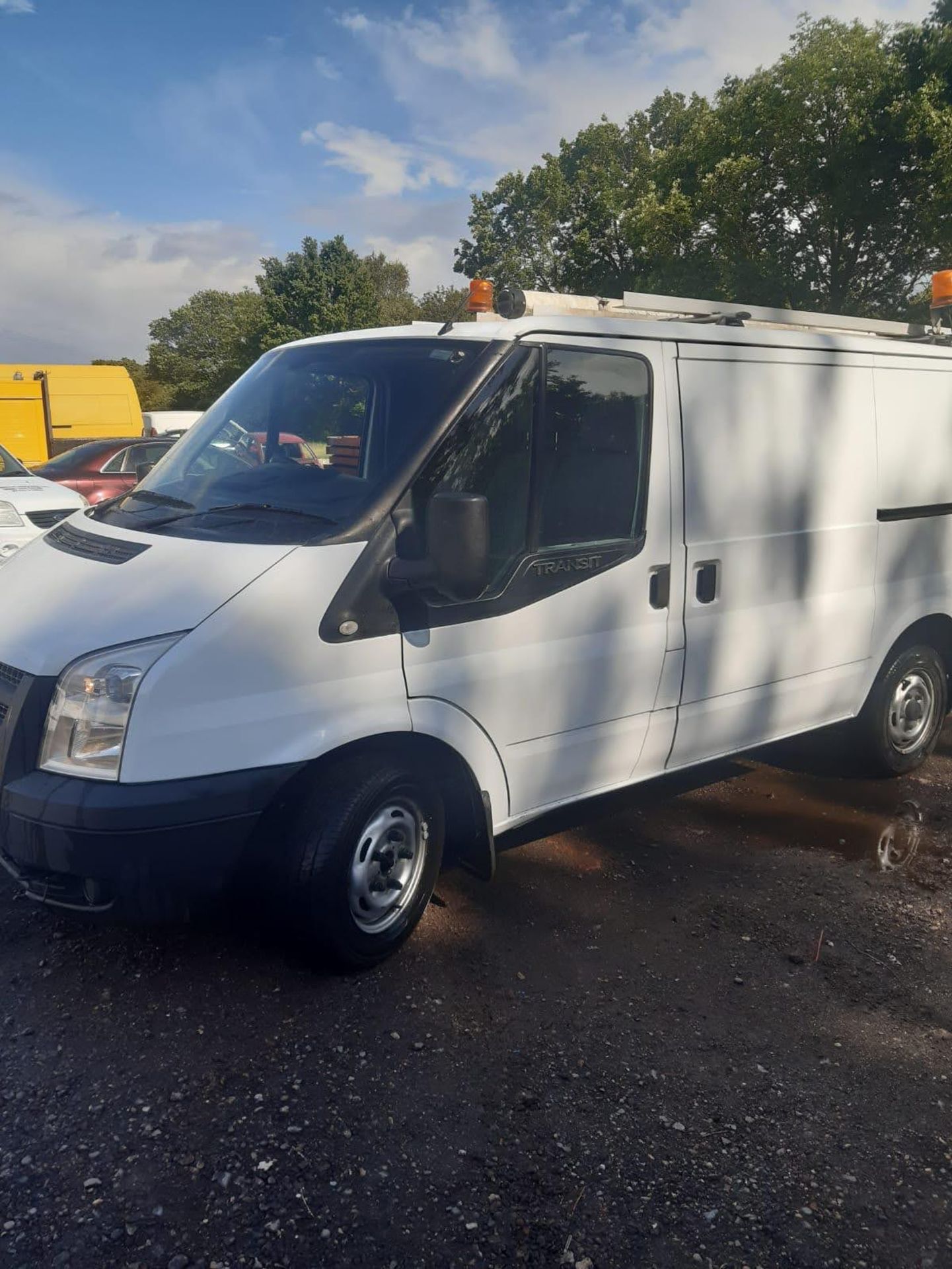 2013/13 REG FORD TRANSIT 100 T300 FWD 2.2 DIESEL WHITE PANEL VAN, SHOWING 0 FORMER KEEPER *PLUS VAT*