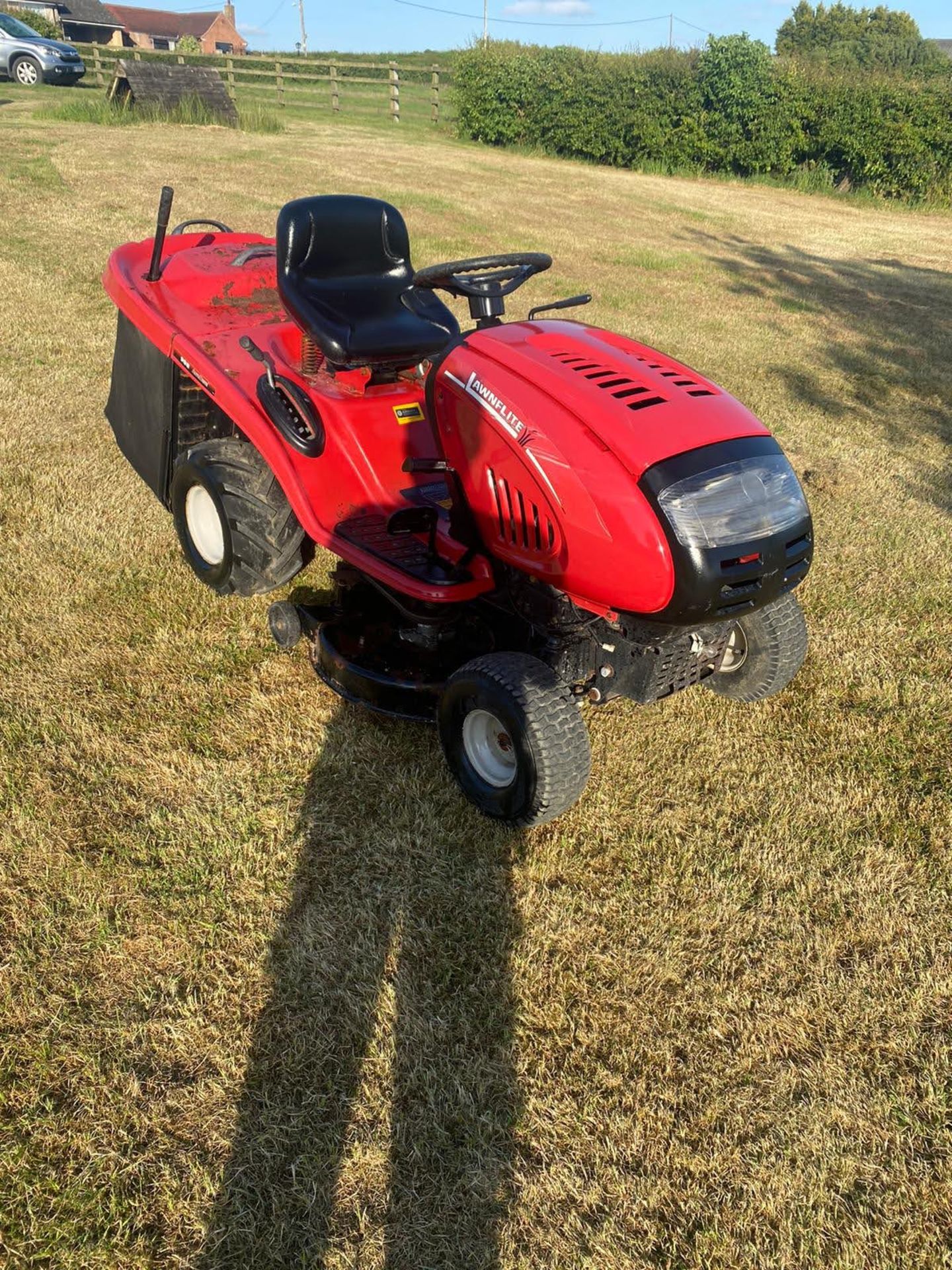 LAWNFLITE 806 AUTODRIVE RIDE ON LAWN MOWER, RUNS, DRIVES AND CUTS *NO VAT*