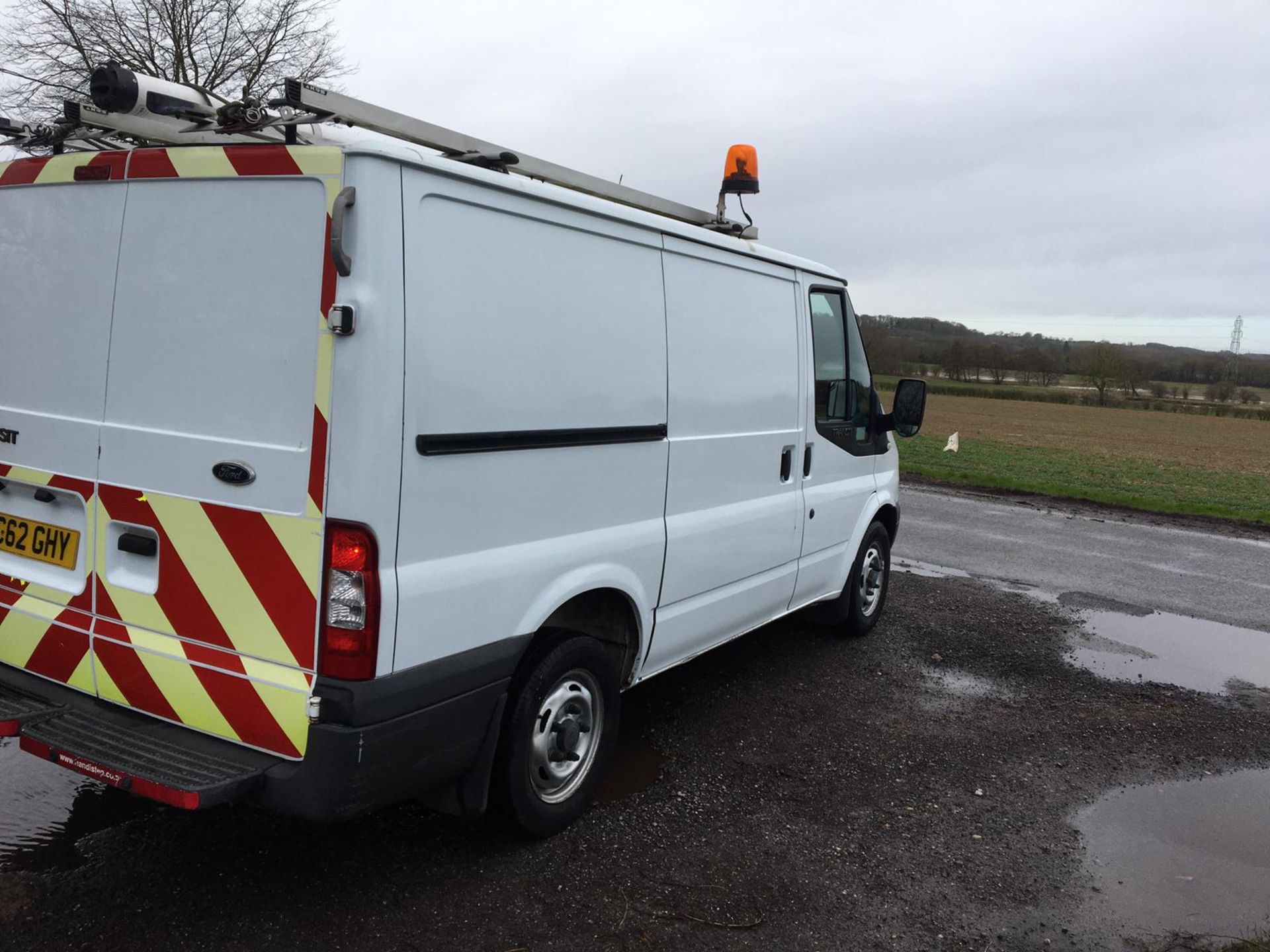 2012/62 REG FORD TRANSIT 100 T300 FWD 2.2 DIESEL PANEL VAN, SHOWING 0 FORMER KEEPERS *PLUS VAT* - Image 7 of 13