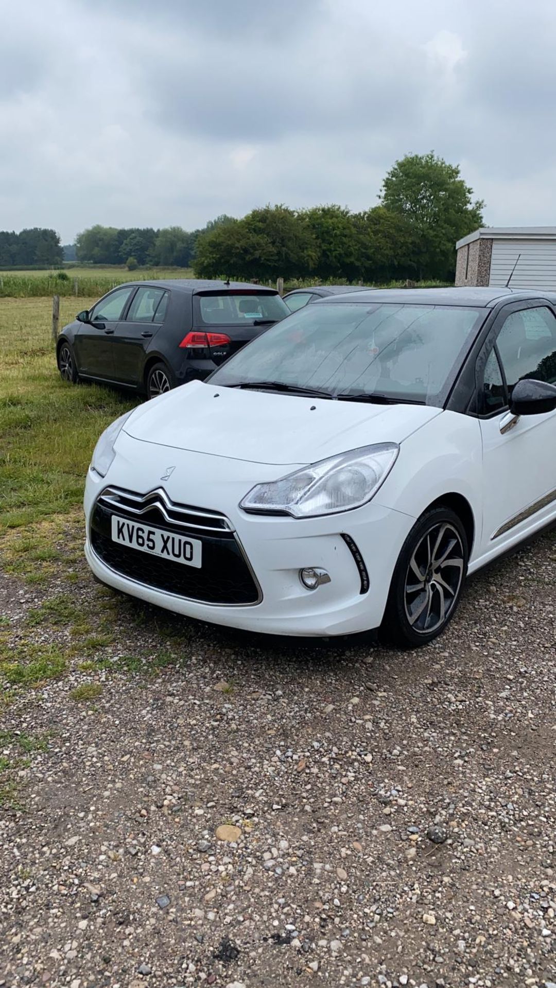 2015/65 REG CITROEN DS 3 BLUE HDI DSTYLE NAV 1.6 DIESEL WHITE 3DR HATCHBACK, SHOWING 2 FORMER KEEPER - Image 5 of 11