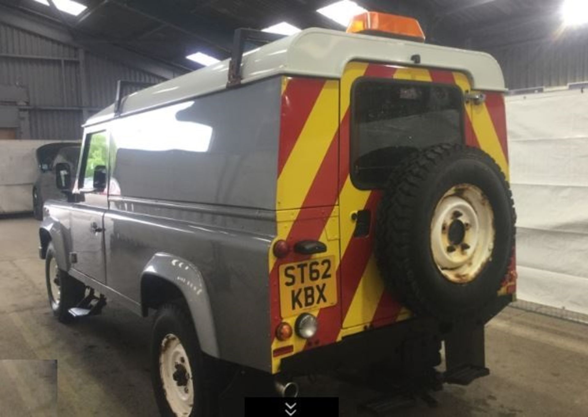 2012/62 REG LAND ROVER DEFENDER 110 TD HARD TOP 2.2 DIESEL GREY 125 BHP, SHOWING 1 FORMER KEEPER - Image 3 of 7