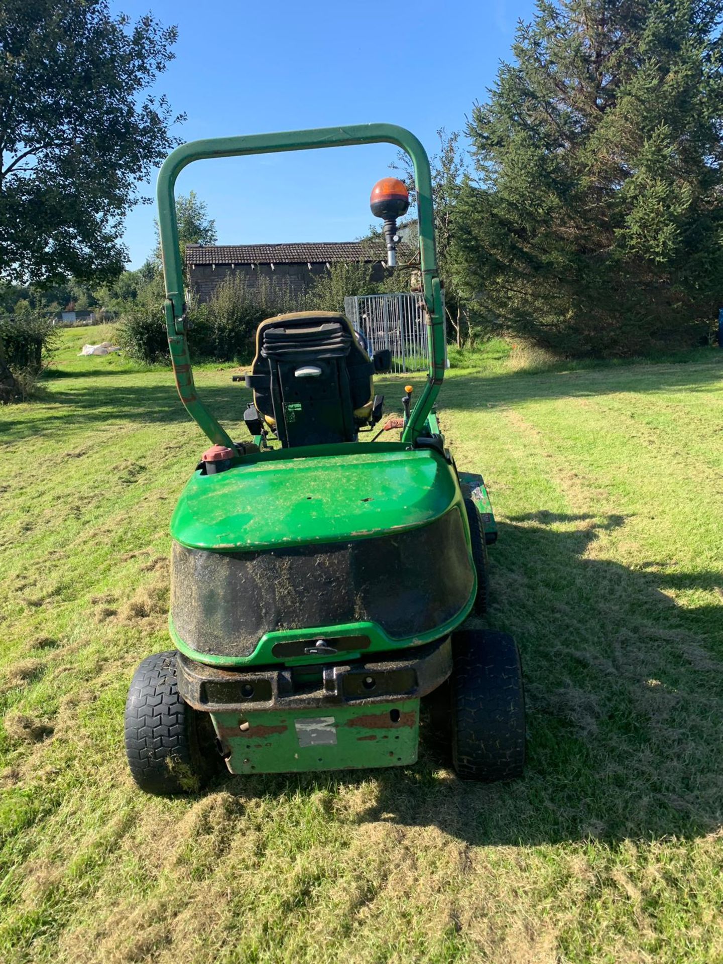 JOHN DEERE 1445 SERIES II 4WD RIDE ON DIESEL LAWN MOWER C/W OUT-FRONT ROTARY CUTTING DECK *PLUS VAT* - Image 11 of 14