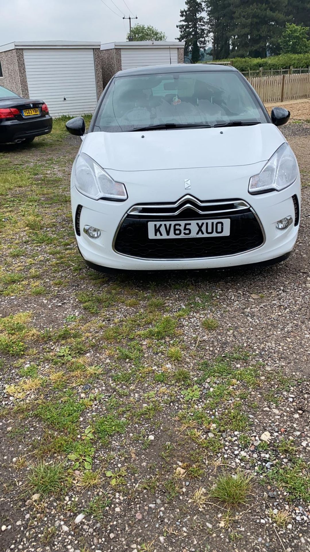 2015/65 REG CITROEN DS 3 BLUE HDI DSTYLE NAV 1.6 DIESEL WHITE 3DR HATCHBACK, SHOWING 2 FORMER KEEPER - Image 3 of 11