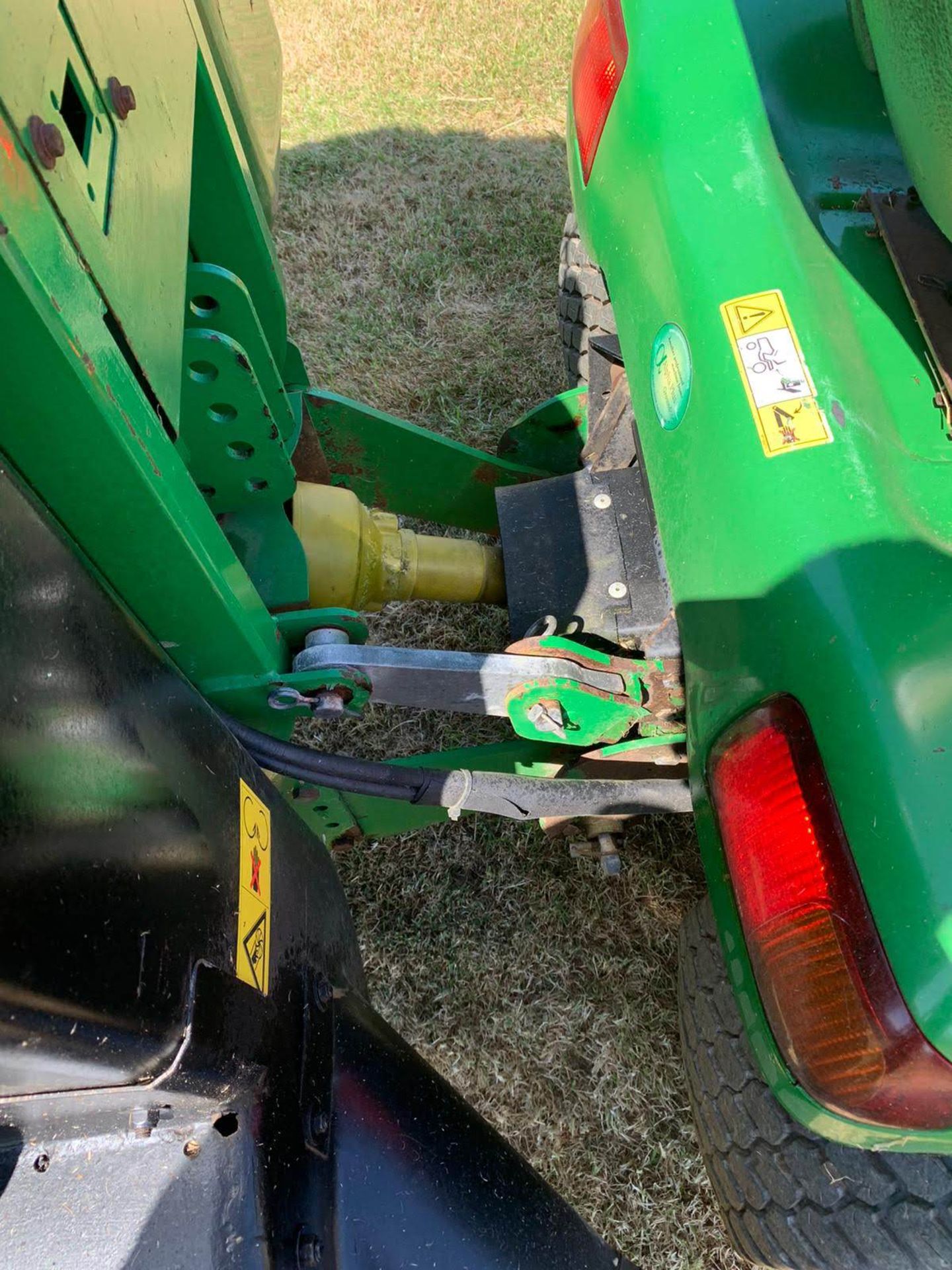 JOHN DEERE X595 RIDE ON LAWN MOWER, RUNS, DRIVES AND CUTS, SHOWING 2080 HOURS *PLUS VAT* - Image 11 of 16