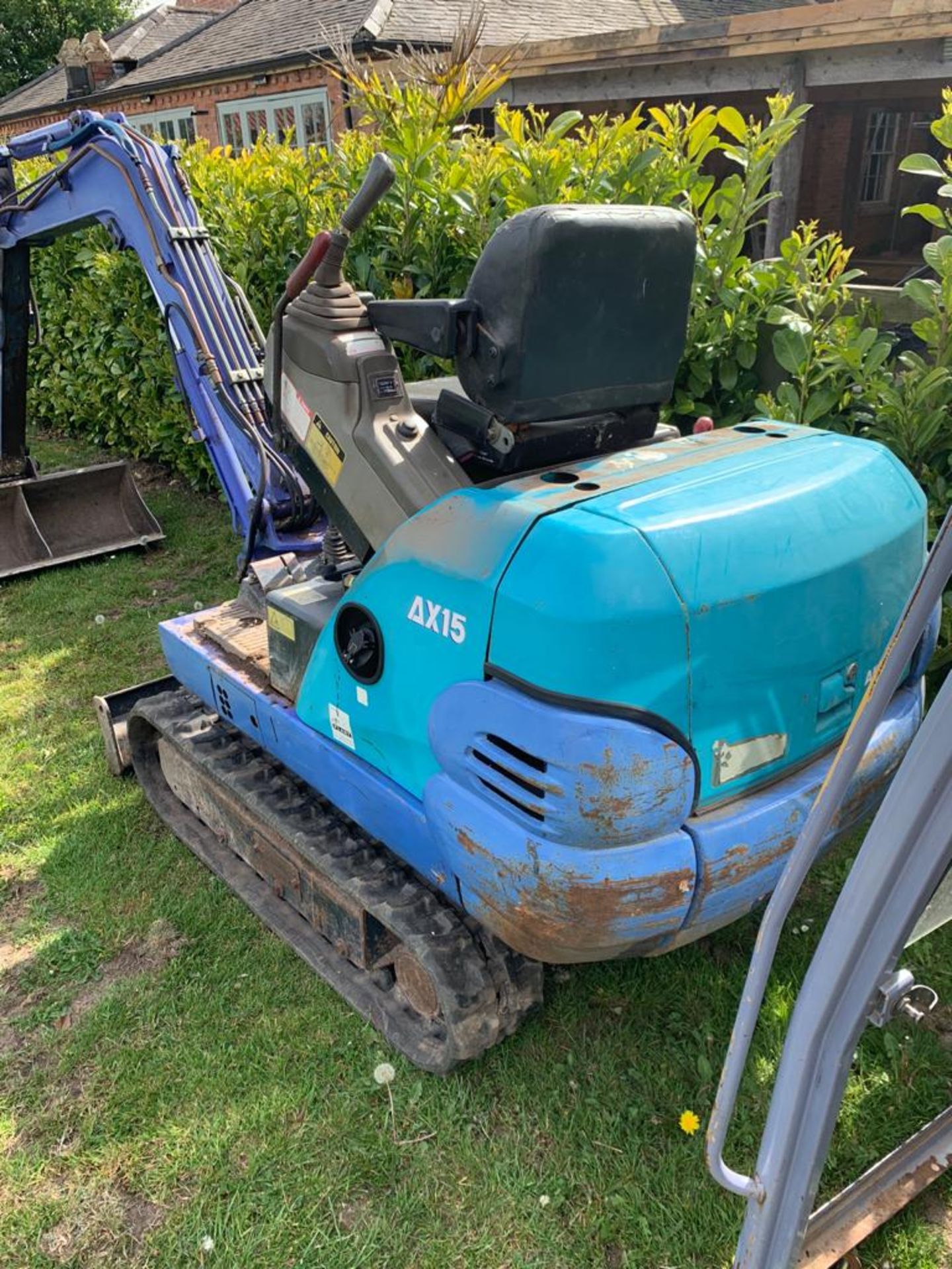 AIRMAN / YANMAR / HITACHI AX15-2 1.5 TON EXCAVATOR / DIGGER, YEAR 1999, RUNS, WORKS, DIGS *NO VAT* - Image 6 of 17