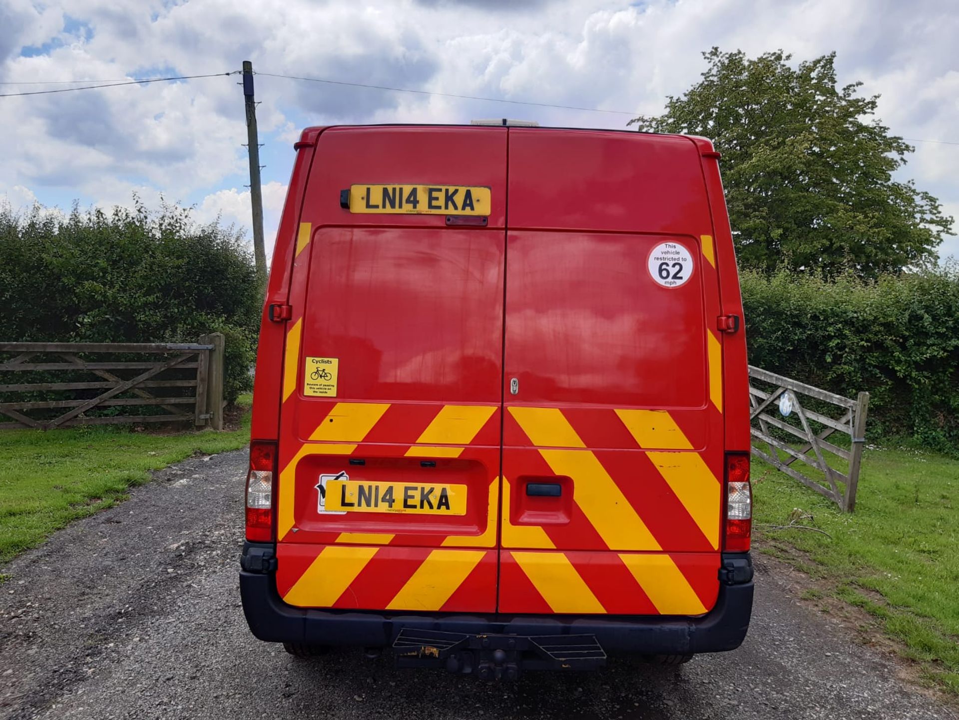 2014/14 REG FORD TRANSIT 100 T350 RWD 2.2 DIESEL RED PANEL VAN, SHOWING 0 FORMER KEEPERS *NO VAT* - Image 4 of 11