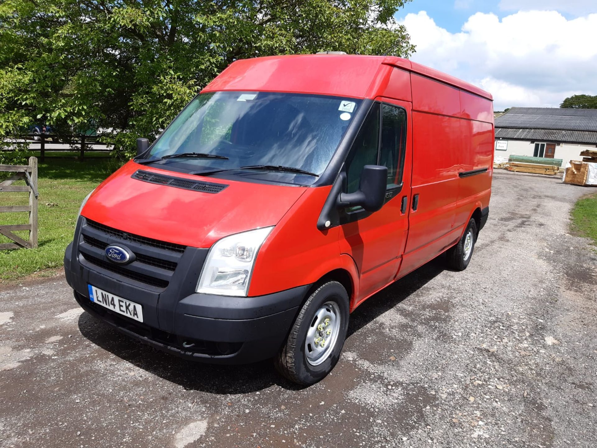 2014/14 REG FORD TRANSIT 100 T350 RWD 2.2 DIESEL RED PANEL VAN, SHOWING 0 FORMER KEEPERS *NO VAT* - Image 2 of 11