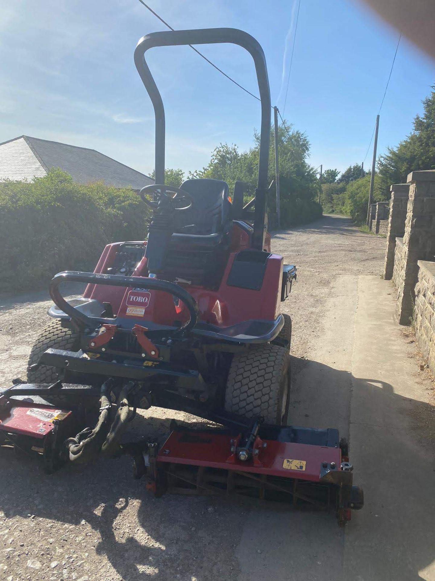 2012 TORO LT3240 RIDE ON LAWN MOWER, LOW HOURS - ONLY 1700, 4 WHEEL DRIVE, IN GOOD CONDITION - Image 9 of 9