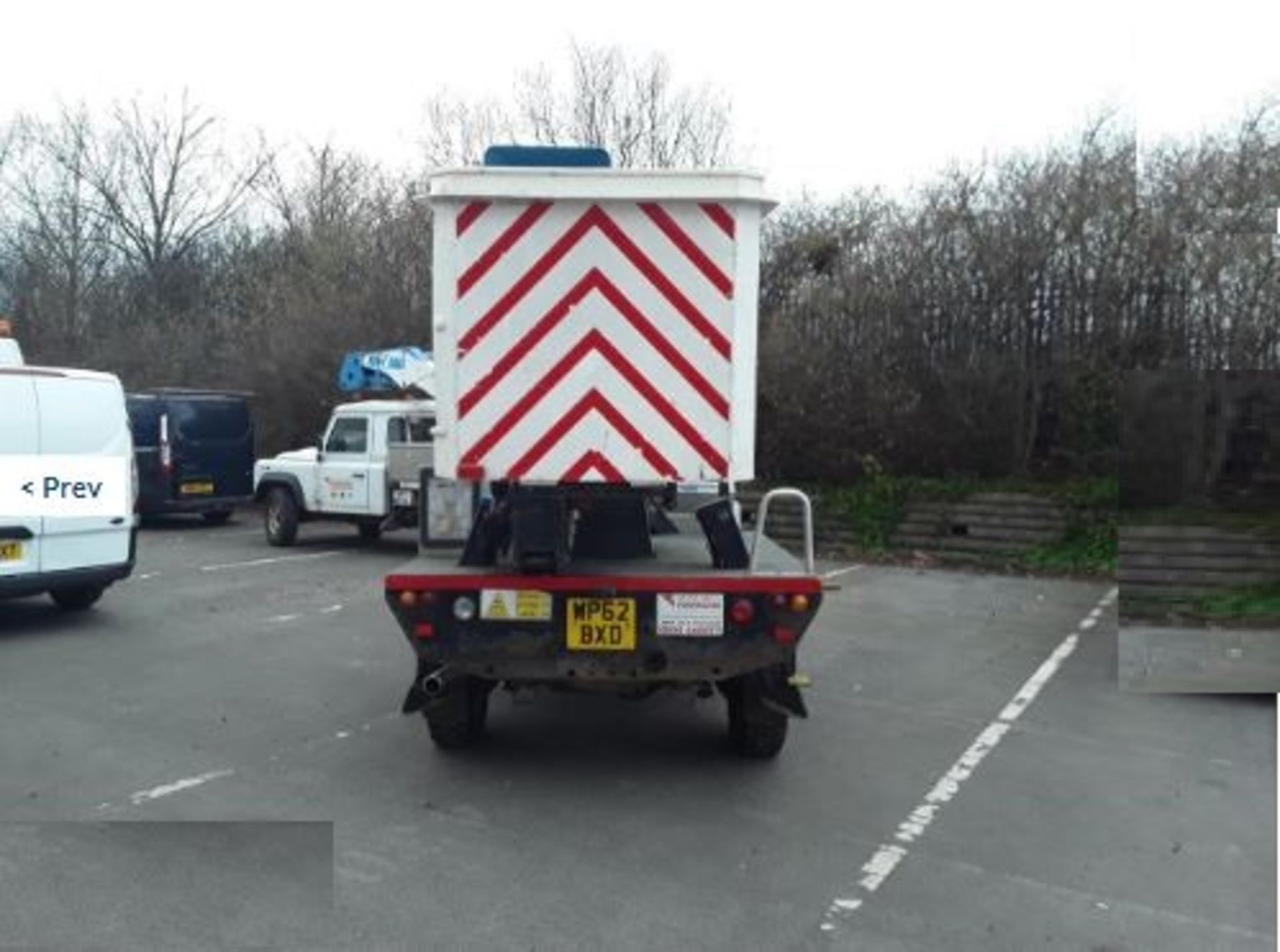 2012/62 REG LAND ROVER DEFENDER 130 TD C/C CHERRY PICKER 2.2 DIESEL, SHOWING 0 FORMER KEEPERS - Image 4 of 7