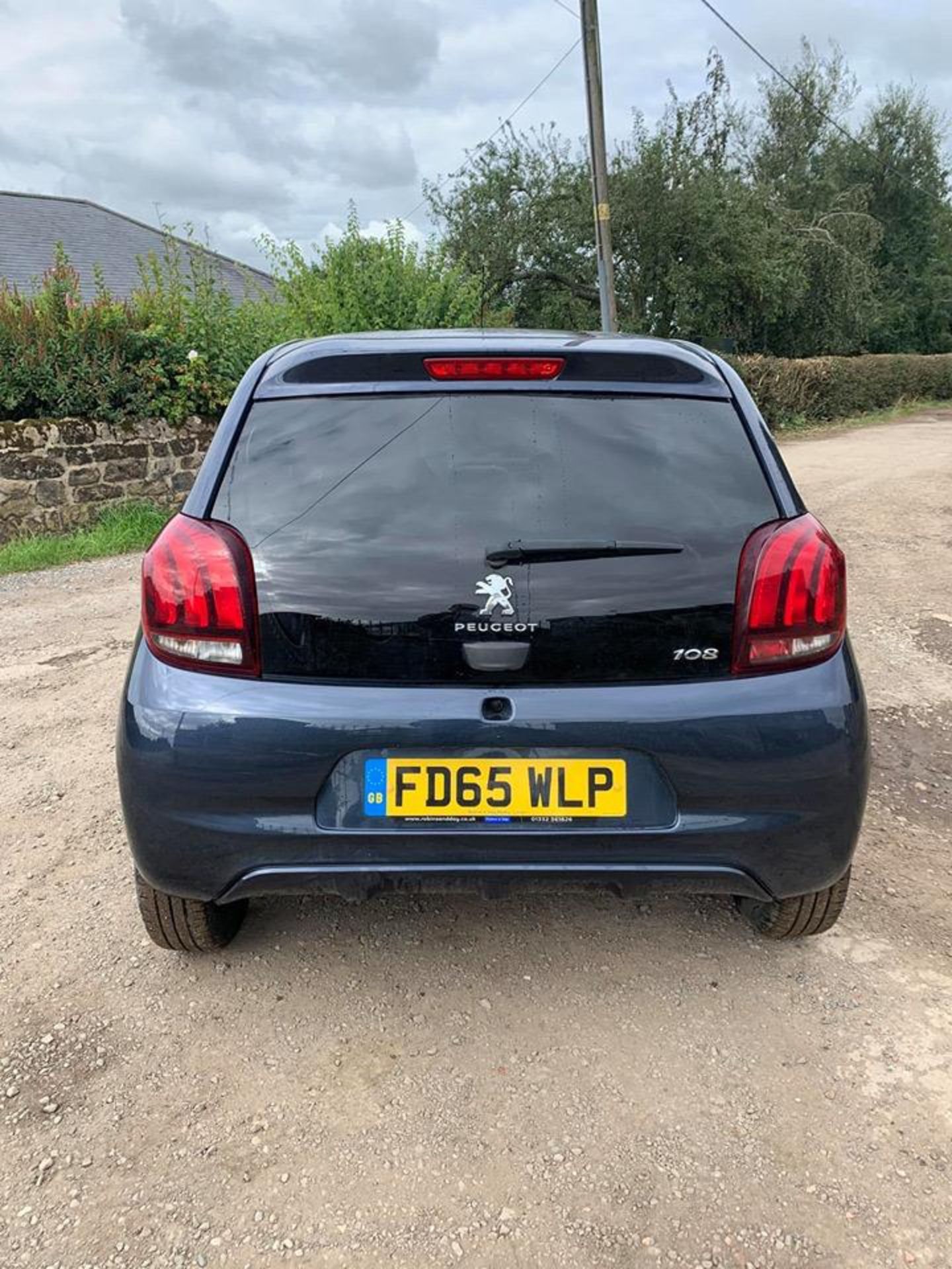 2015/65 REG PEUGEOT 108 ALLURE 1.2 PETROL 3 DOOR HATCHBACK BLUE, SHOWING 1 FORMER KEEPER *NO VAT* - Image 4 of 12