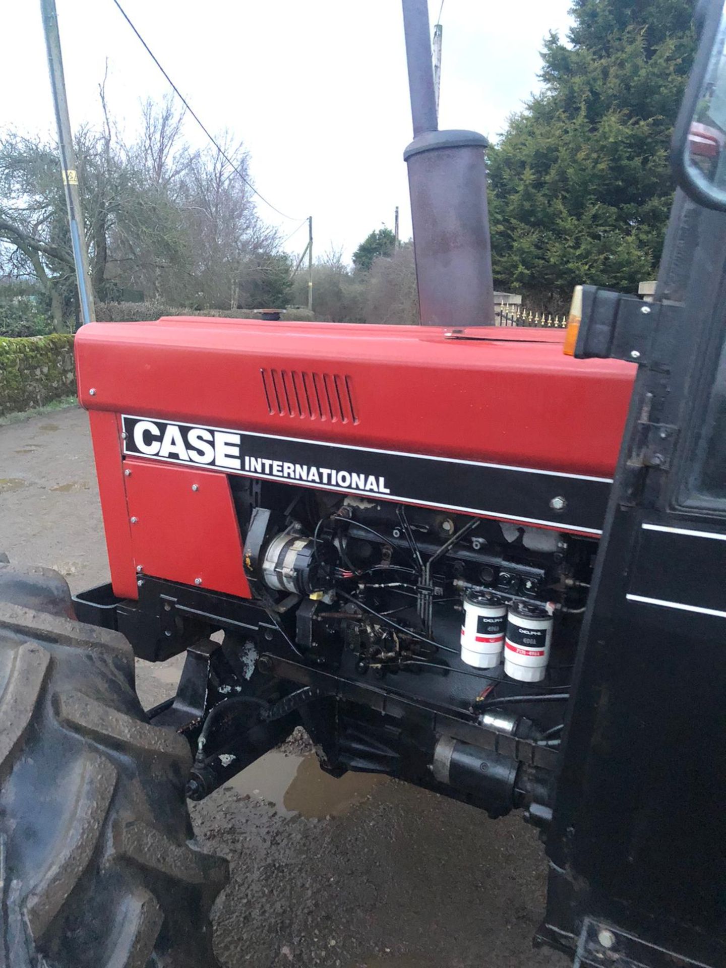 1985/C REG CASE INTERNATIONAL 885 DIESEL RED TRACTOR, RUNS AND WORKS, IN GOOD CONDITION *PLUS VAT* - Image 5 of 9