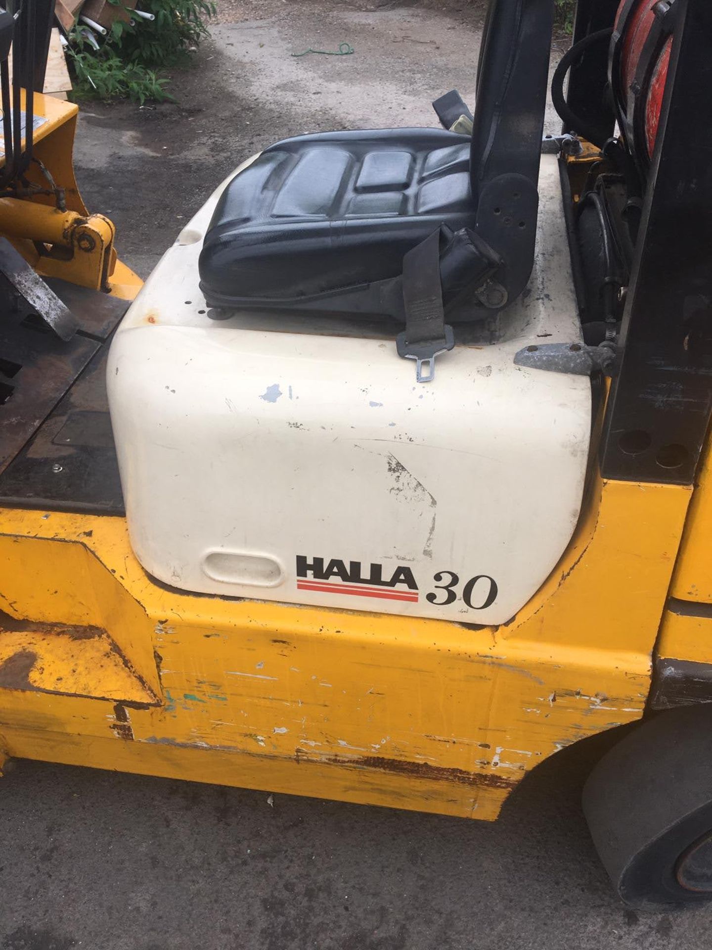 HALLA HLF-30, 3 TONNE LPG / GAS FORKLIFT, SIDESHIFT, RUNS, DRIVES AND LIFTS, GOOD BRAKES *NO VAT* - Image 9 of 17