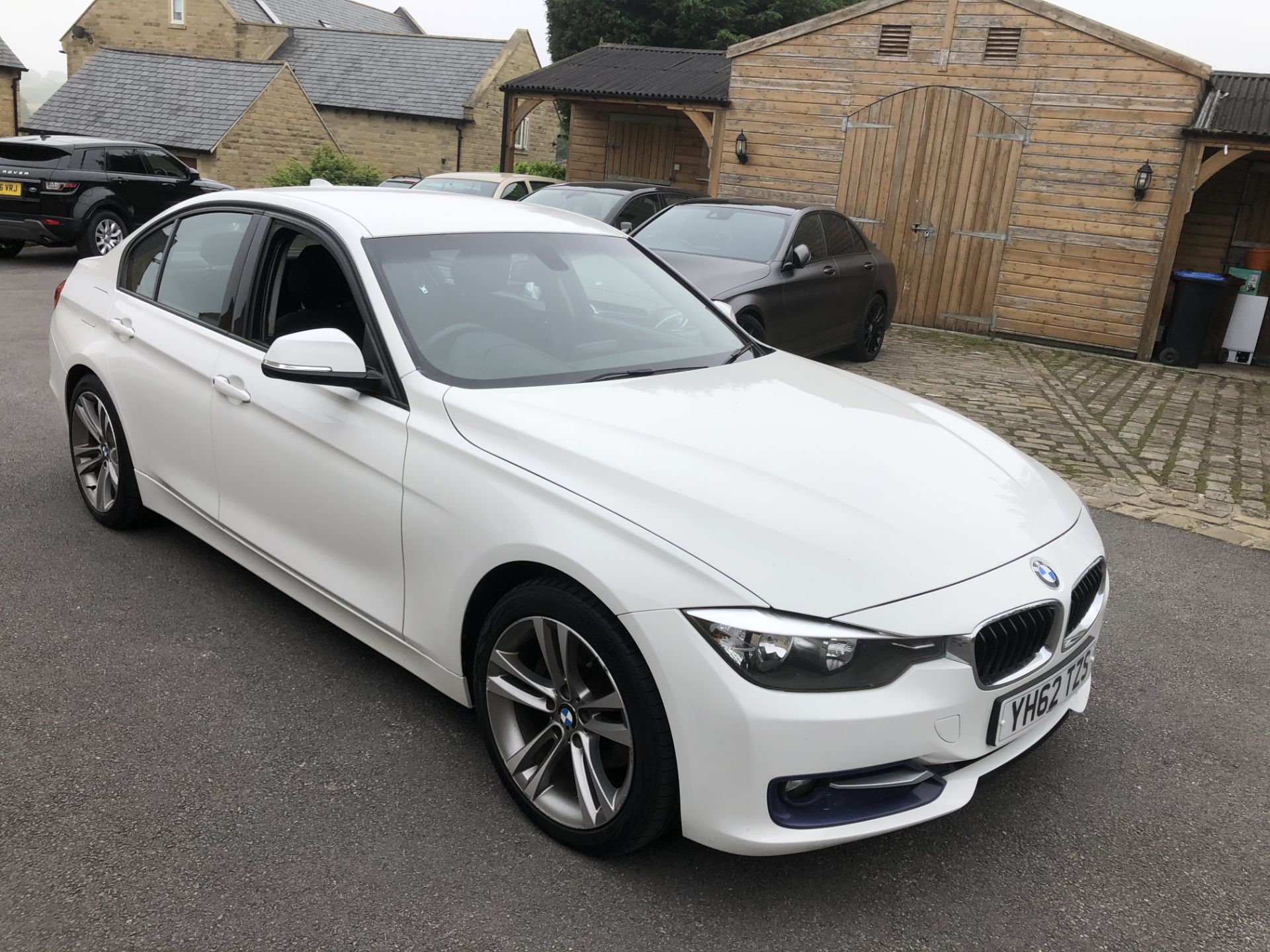 2012/62 REG BMW 320D SPORT 2.0 DIESEL 4 DOOR SALOON WHITE, SHOWING 2 FORMER KEEPERS *NO VAT* - Image 2 of 11