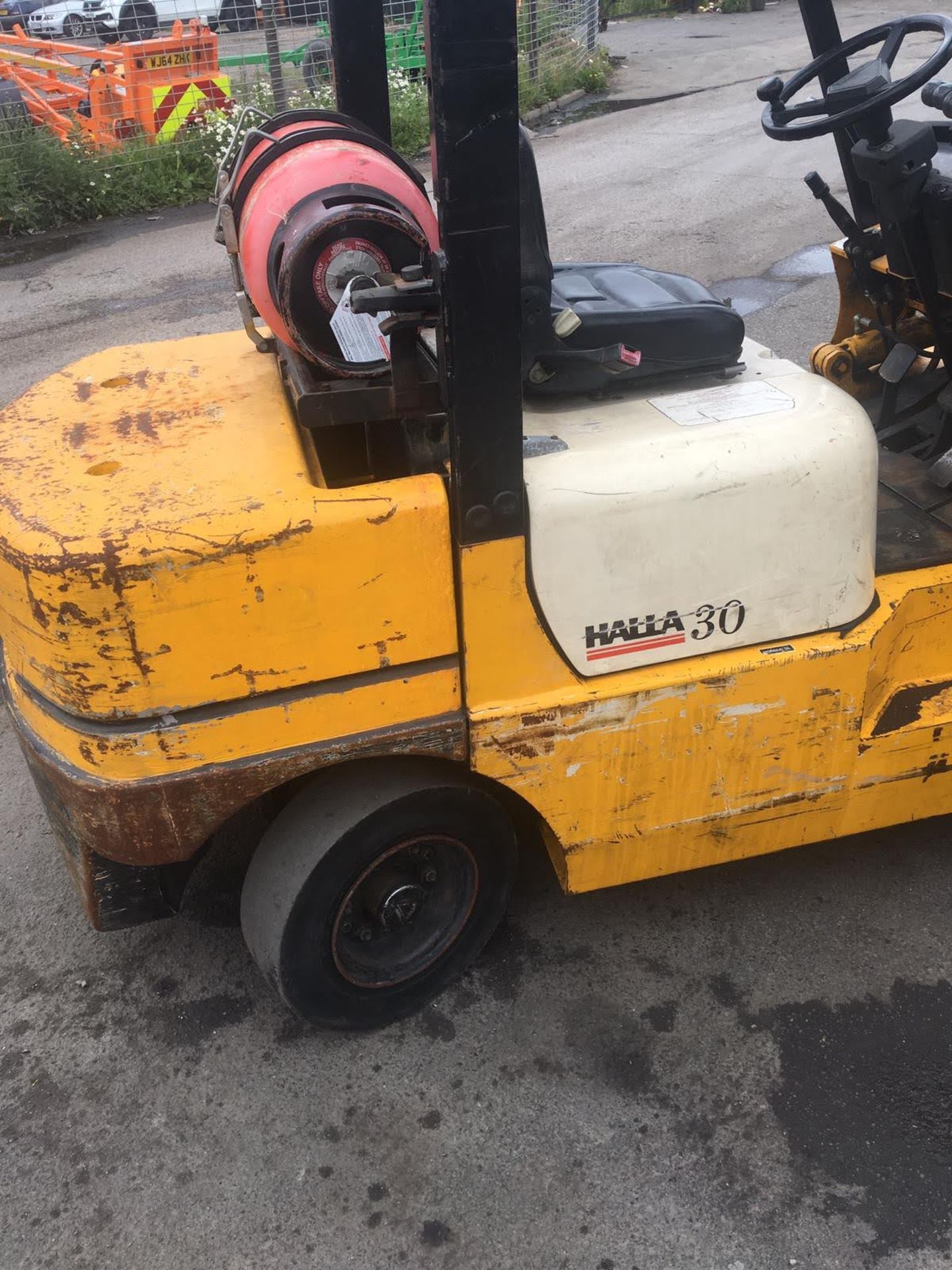 HALLA HLF-30, 3 TONNE LPG / GAS FORKLIFT, SIDESHIFT, RUNS, DRIVES AND LIFTS, GOOD BRAKES *NO VAT* - Image 7 of 17