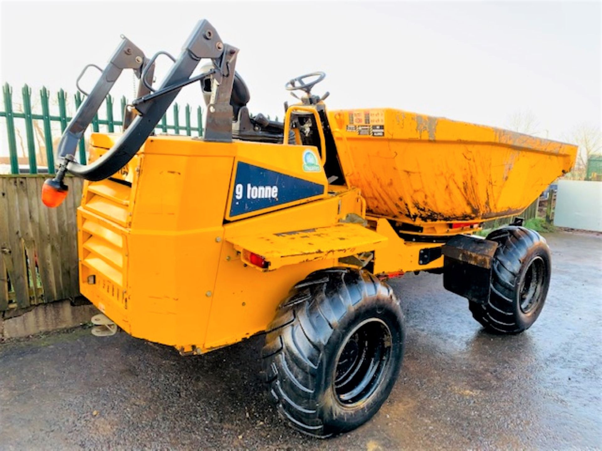 THWAITES 9 TONNE SWIVEL TIP MACH 698 DUMPER, YEAR 2015, 1716 HOURS, GOOD TYRES, CE MARKED *PLUS VAT* - Image 4 of 12