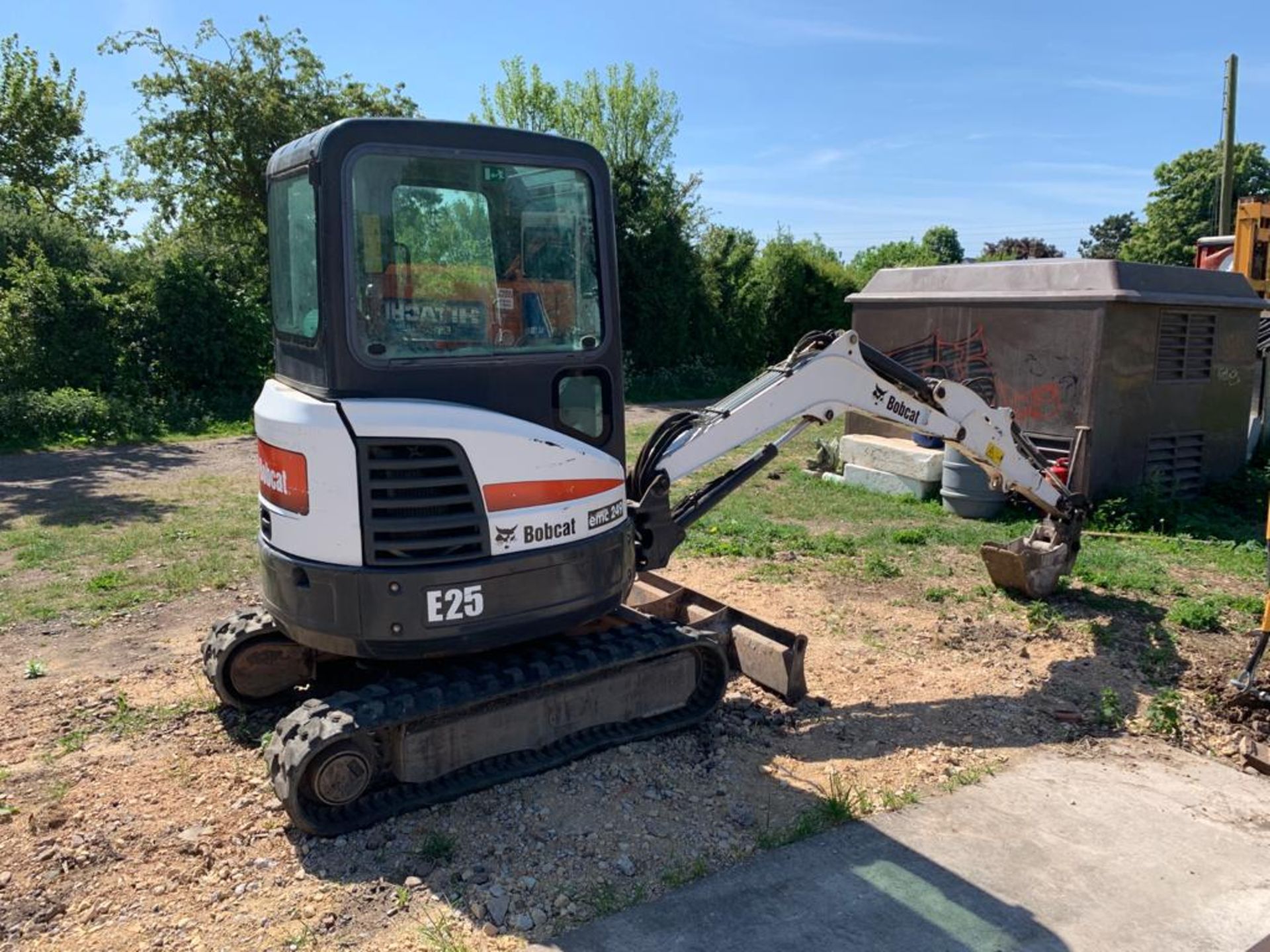 BOBCAT E25 RUBBER TRACKED COMPACT EXCAVATOR / DIGGER, YEAR 2014, 15.3 KW, MASS 2516 KG *PLUS VAT*
