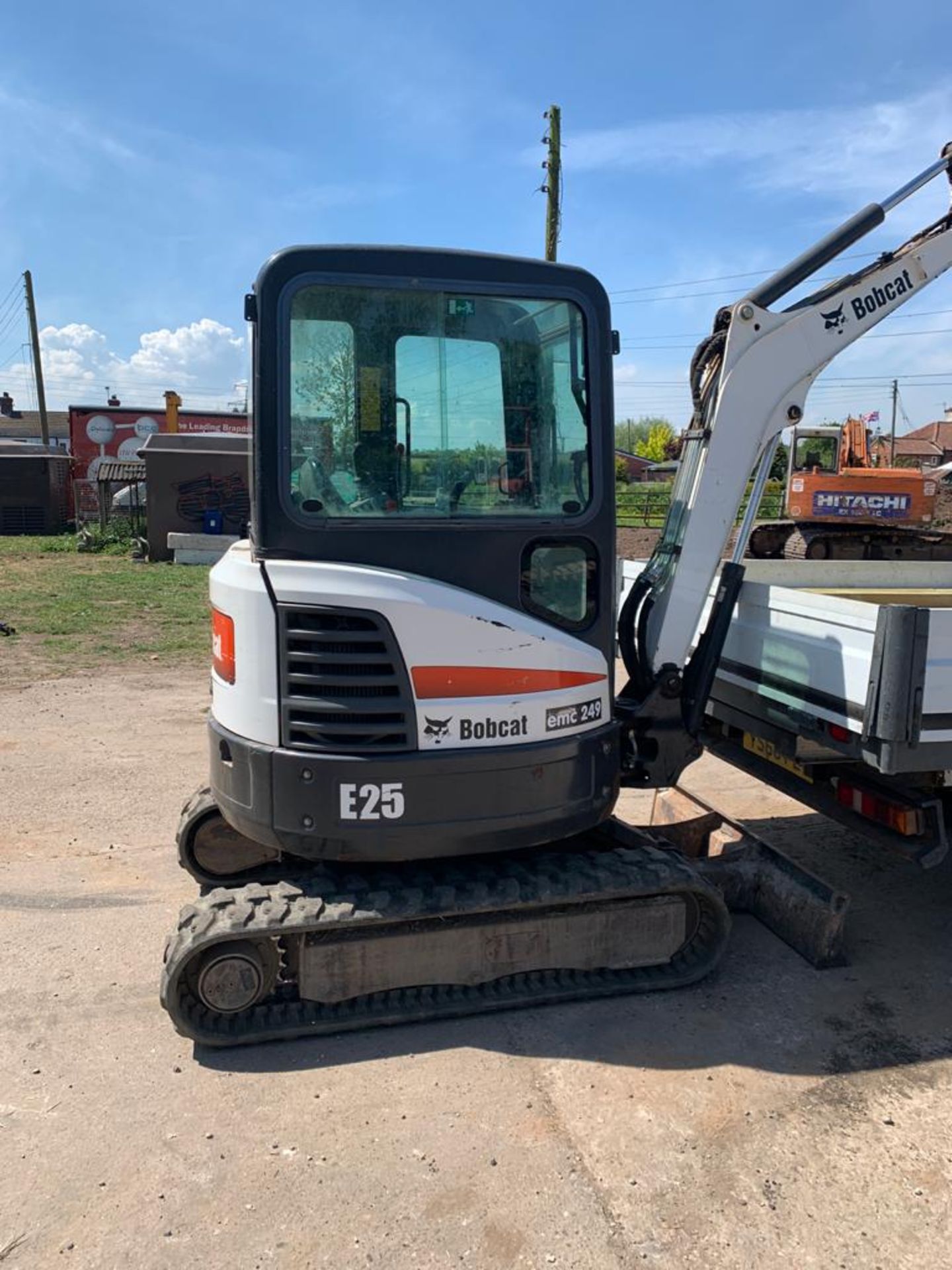 BOBCAT E25 RUBBER TRACKED COMPACT EXCAVATOR / DIGGER, YEAR 2014, 15.3 KW, MASS 2516 KG *PLUS VAT* - Image 2 of 18