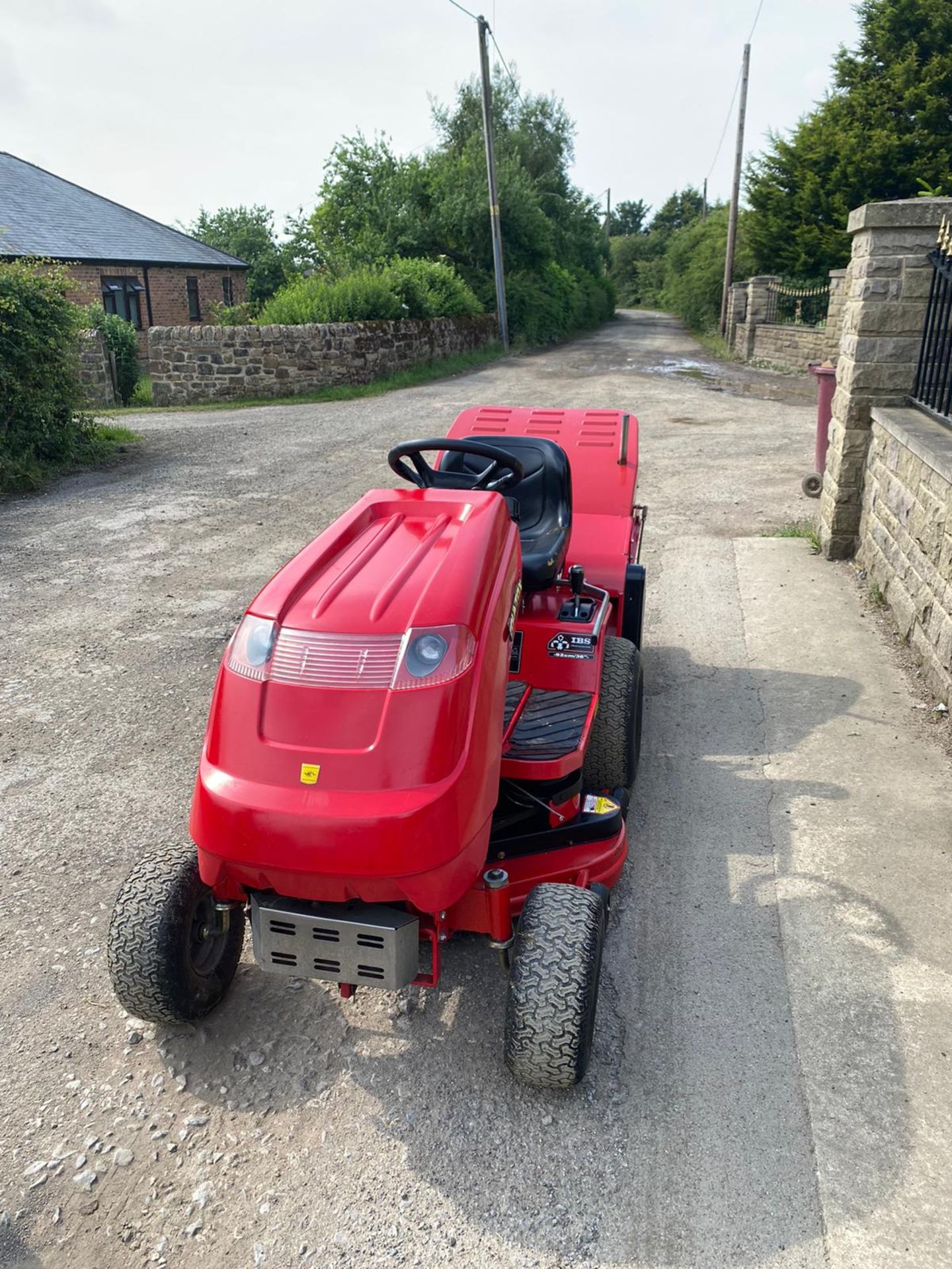 COUNTAX C300H RIDE ON LAWN MOWER, RUNS, WORKS AND CUTS WELL, IN GOOD CONDITION *NO VAT* - Image 2 of 6