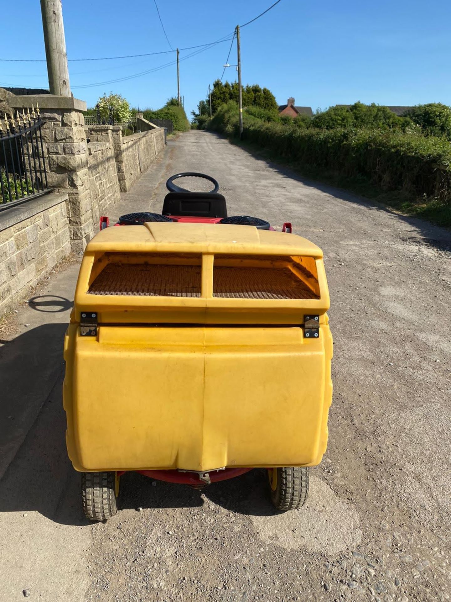 GIANNI FERRARI TG TECH RIDE ON LAWNMOWER, HIGH TIP, RUNS, WORKS, CUTS & COLLECTS *NO VAT* - Image 2 of 5