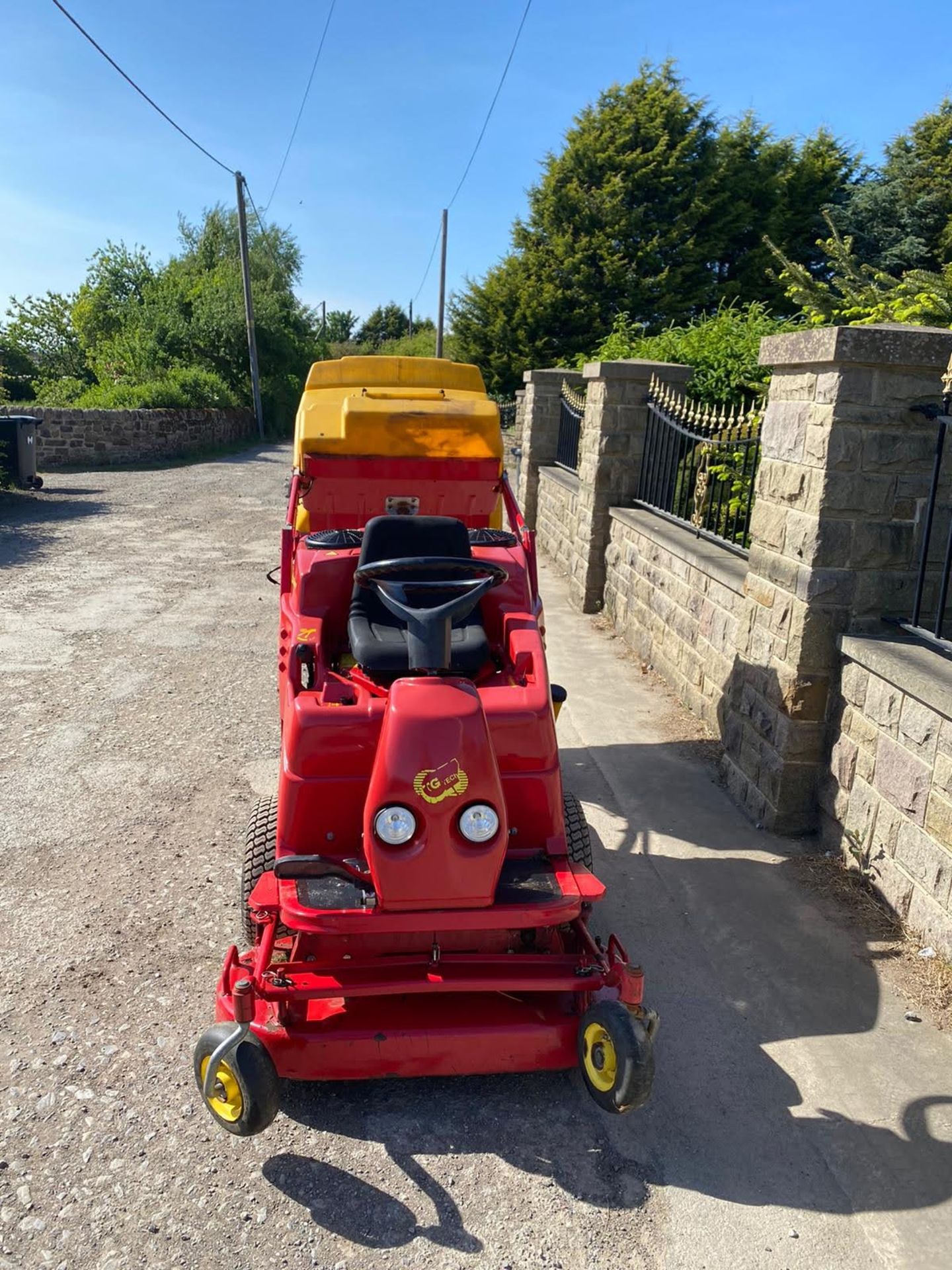 GIANNI FERRARI TG TECH RIDE ON LAWNMOWER, HIGH TIP, RUNS, WORKS, CUTS & COLLECTS *NO VAT* - Image 3 of 5