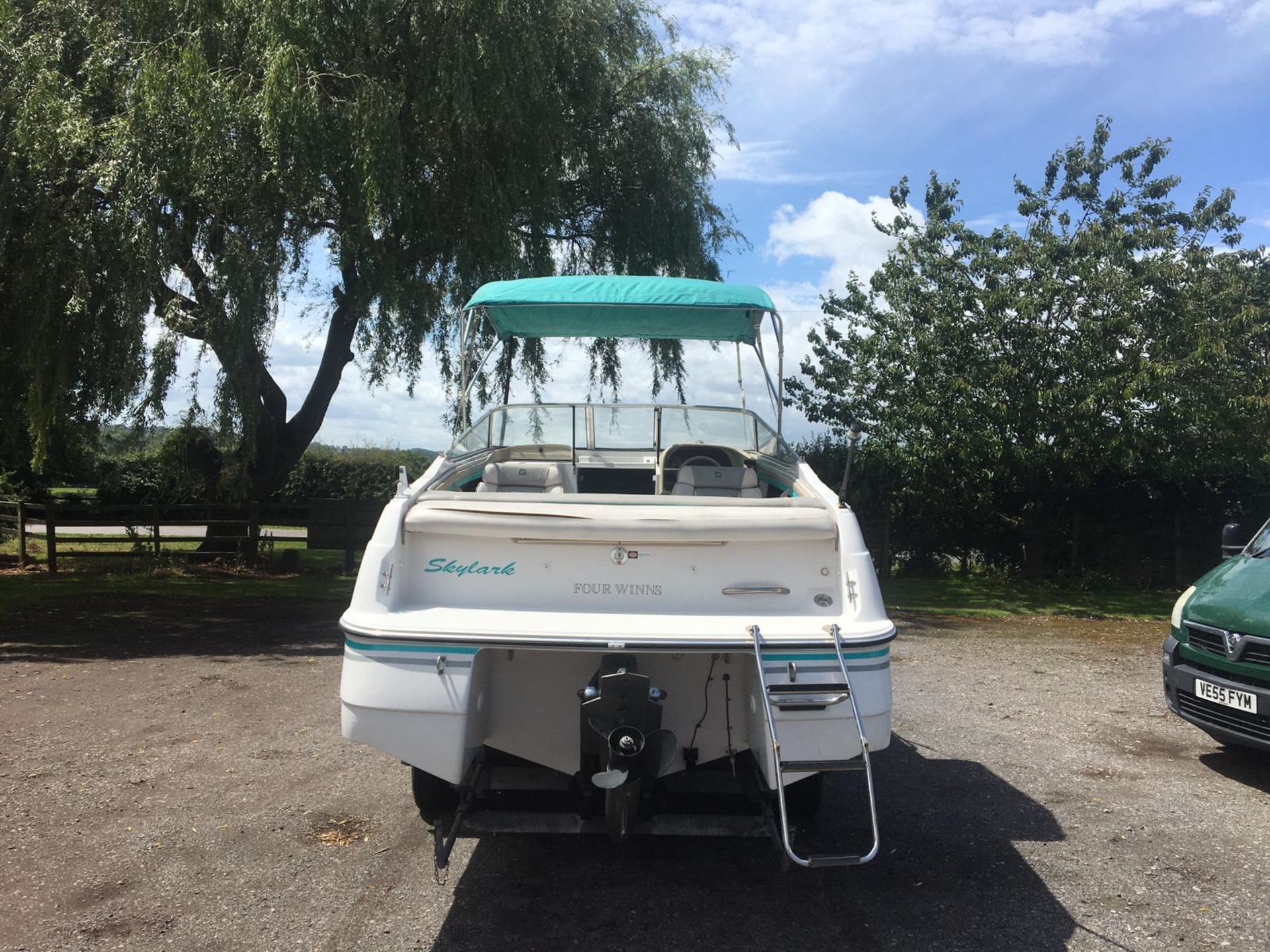 SKYLARK FOUR WINNS 215 SUNDOWNER BOAT 5.0 VOLVO PENTA SS STERNDRIVE, 460 HOURS, C/W TRAILER *NO VAT* - Image 4 of 12