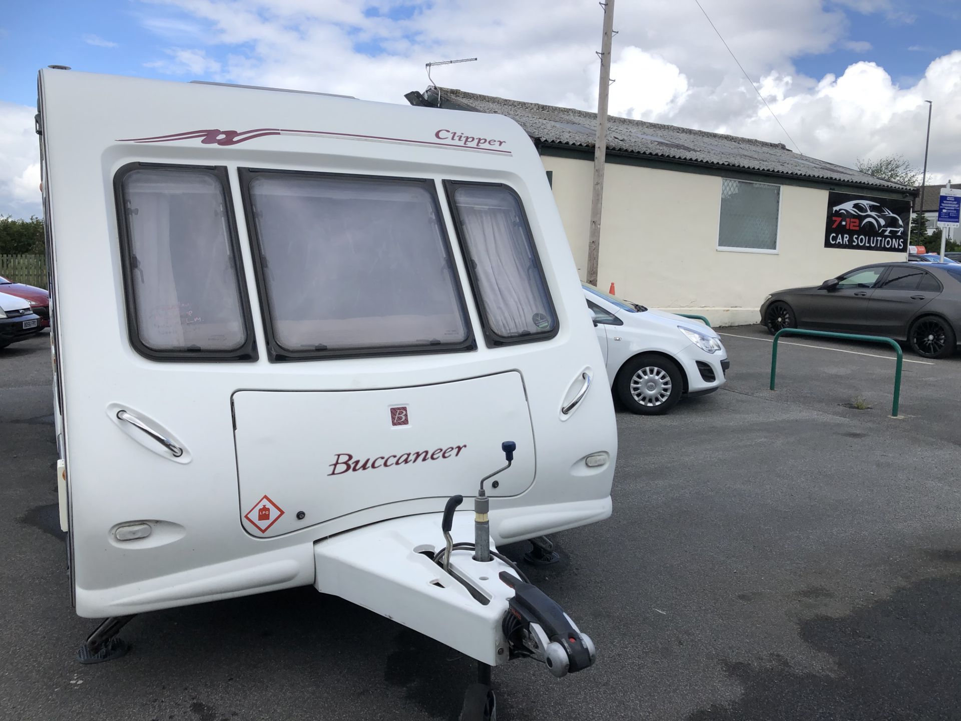 LUXURY 2009 BUCCANEER CLIPPER TWIN AXLE 4 BERTH CARAVAN WITH END WASHROOM *NO VAT* - Image 2 of 20