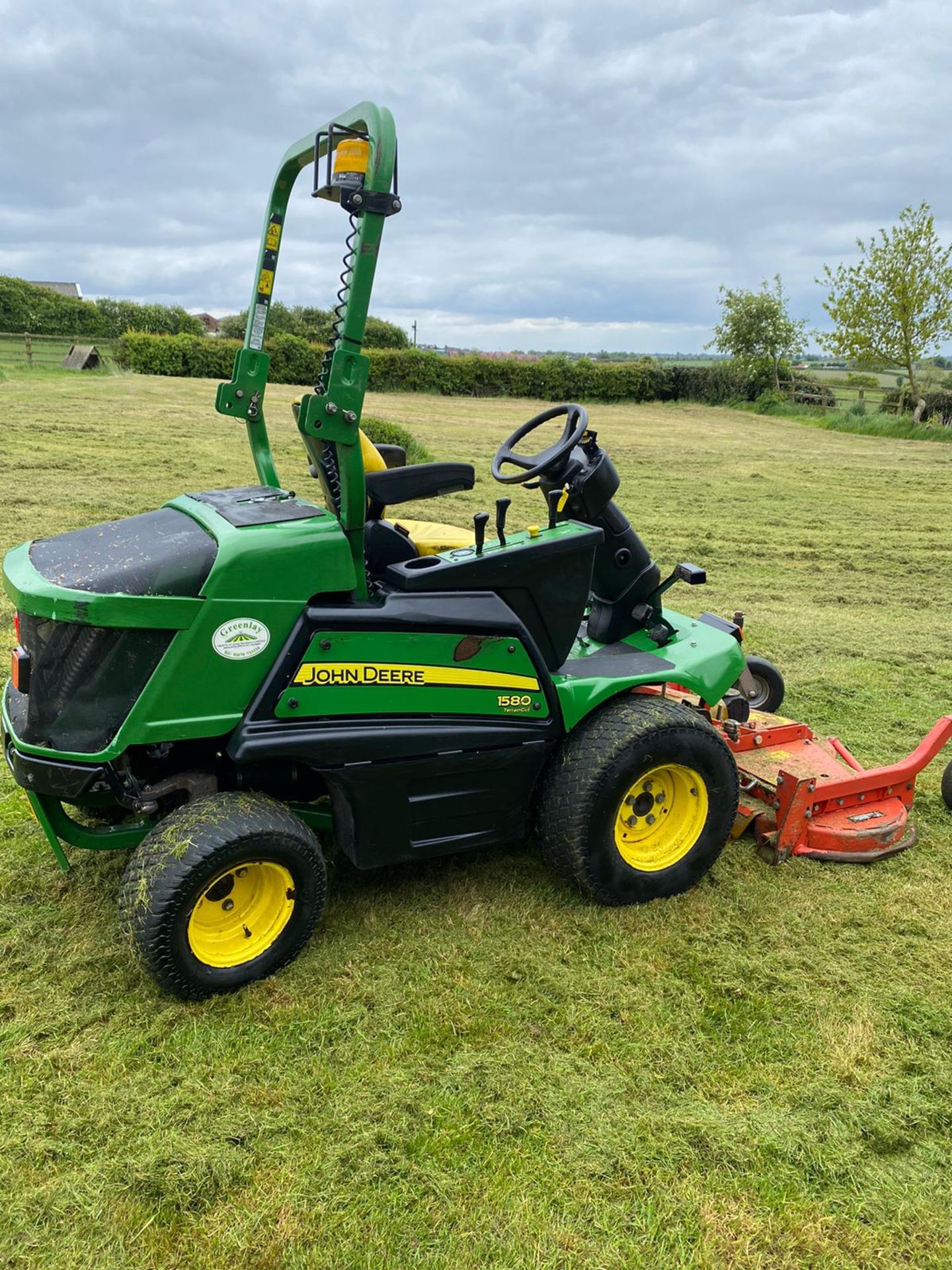 2016 JOHN DEERE 1580 TERRAIN CUT OUT FRONT RIDE ON LAWN MOWER, 4 WHEEL DRIVE, VERY LOW HOURS - 2374! - Image 3 of 8