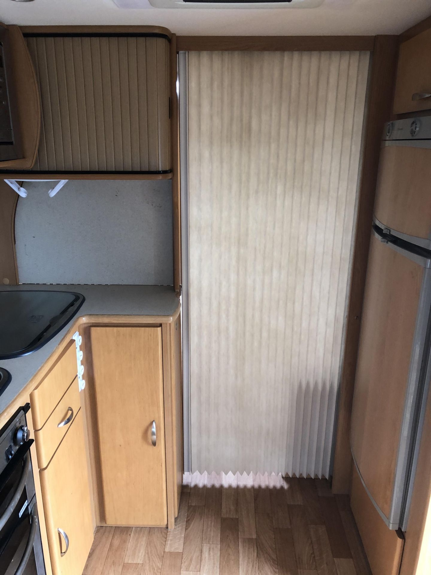 LUXURY 2009 BUCCANEER CLIPPER TWIN AXLE 4 BERTH CARAVAN WITH END WASHROOM *NO VAT* - Image 13 of 20