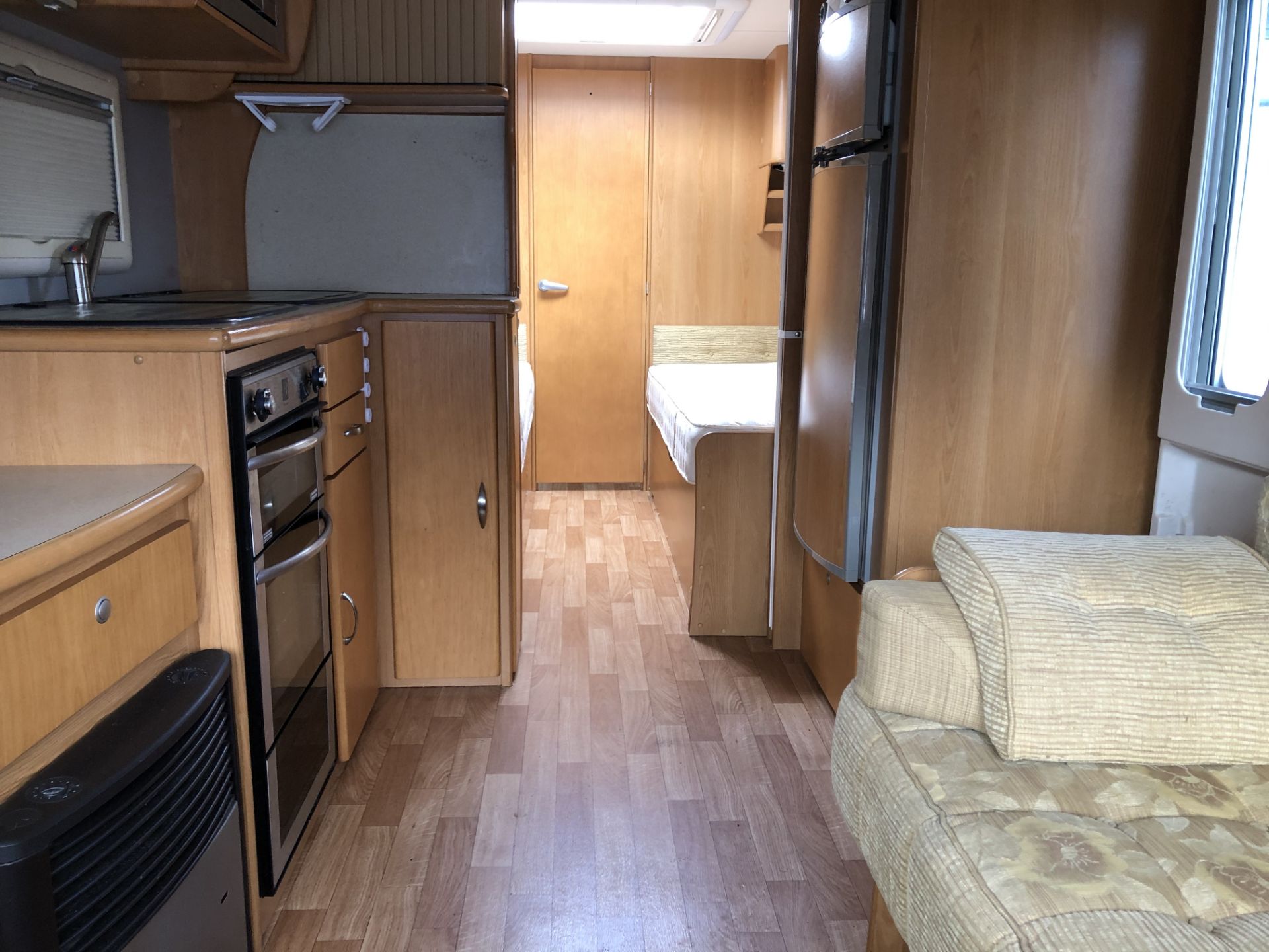 LUXURY 2009 BUCCANEER CLIPPER TWIN AXLE 4 BERTH CARAVAN WITH END WASHROOM *NO VAT* - Image 12 of 20