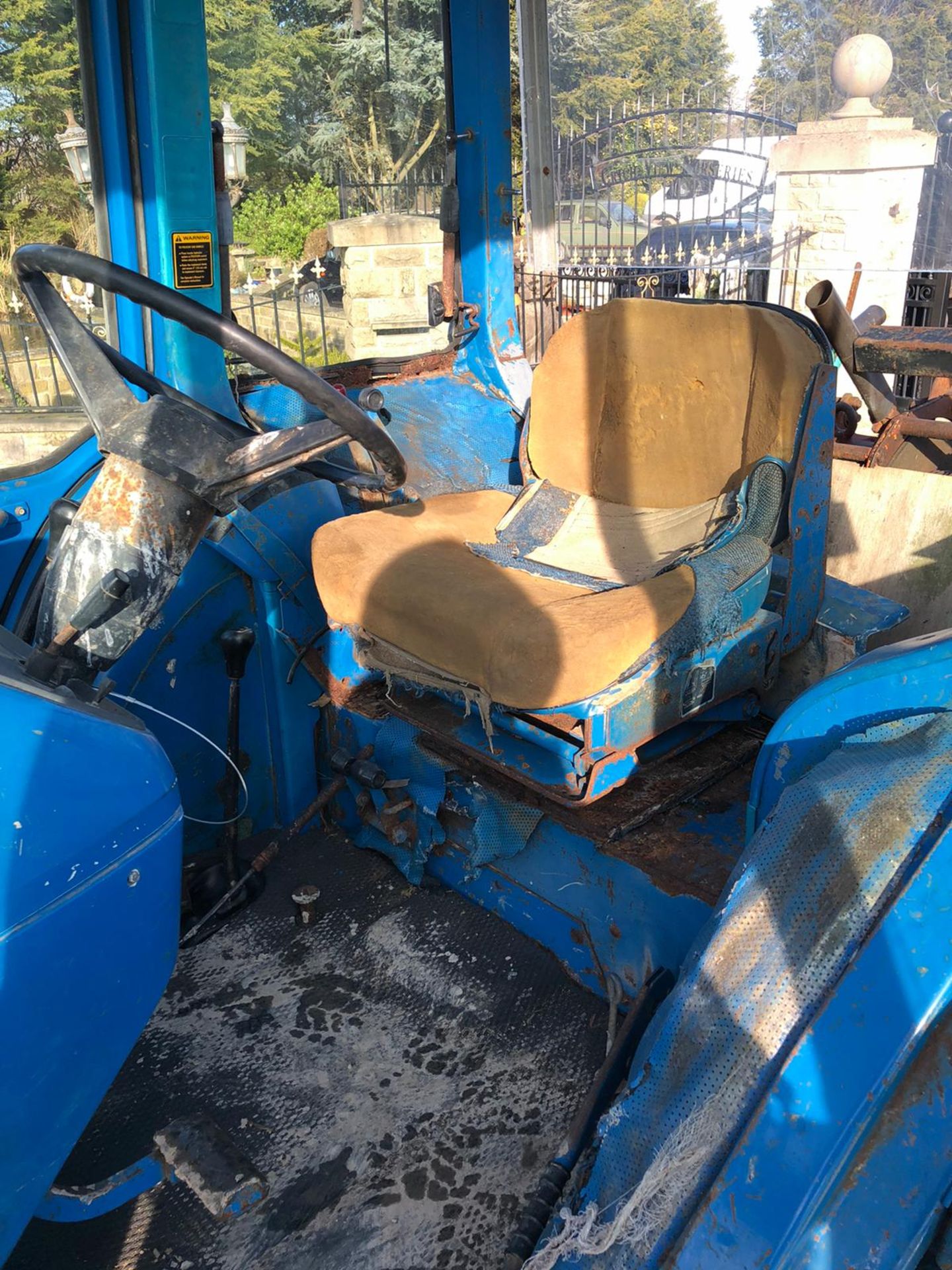 FORD 7710 4 WHEEL DRIVE TRACTOR, FRONT LINKAGE, REAR PTO DRIVEN WINCH, GOOD TYRES *PLUS VAT* - Image 6 of 8