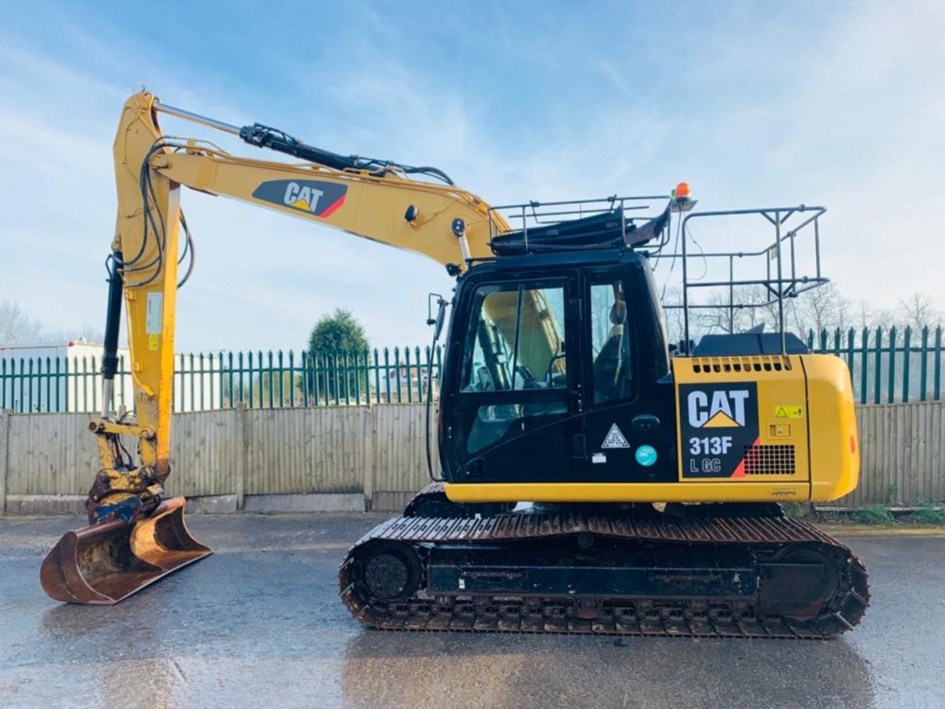CAT 313 F LGC STEEL TRACKED CRAWLER DIGGER / EXCAVATOR, YEAR 2016, 3445 HOURS, 2 X BUCKETS, AIR CON