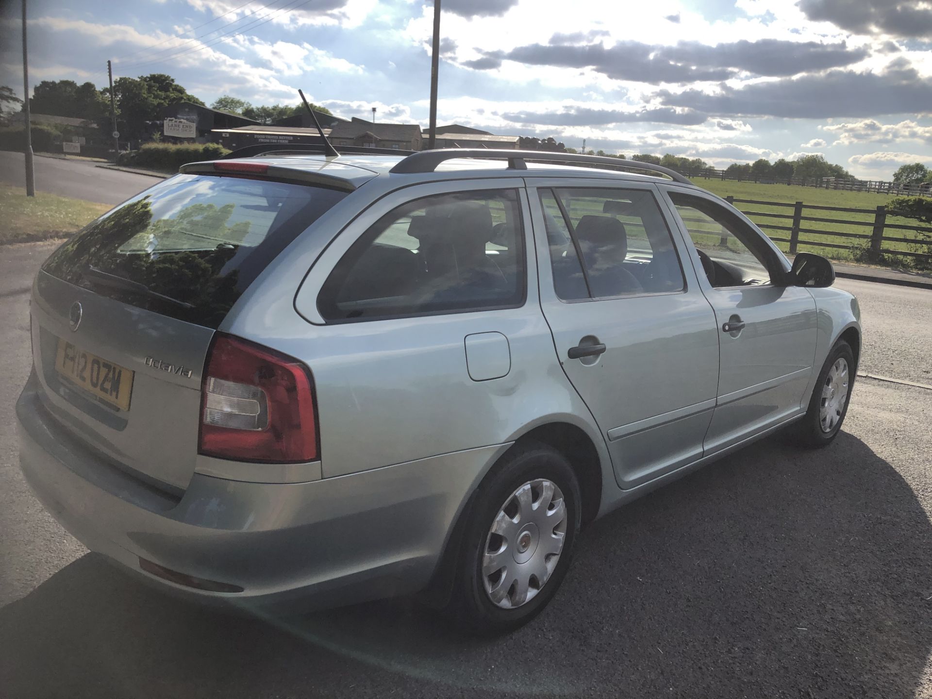 2012/12 REG SKODA OCTAVIA S TDI CR 1.6 DIESEL GREEN ESTATE, SHOWING 1 FORMER KEEPER *NO VAT* - Image 7 of 13