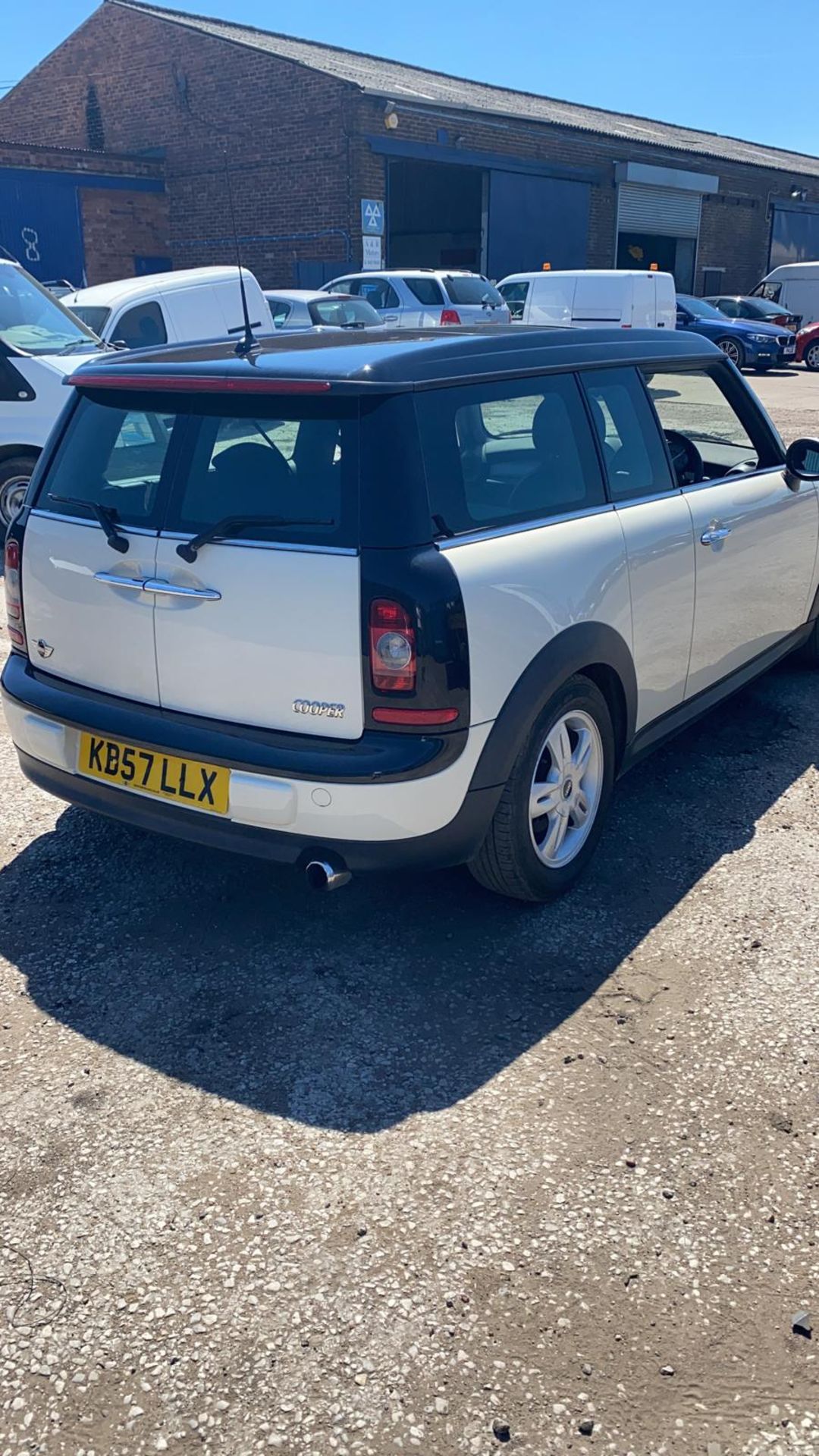 2007/57 REG MINI COOPER CLUBMAN 1.6 PETROL WHITE, SHOWING 3 FORMER KEEPERS *NO VAT* - Image 7 of 11