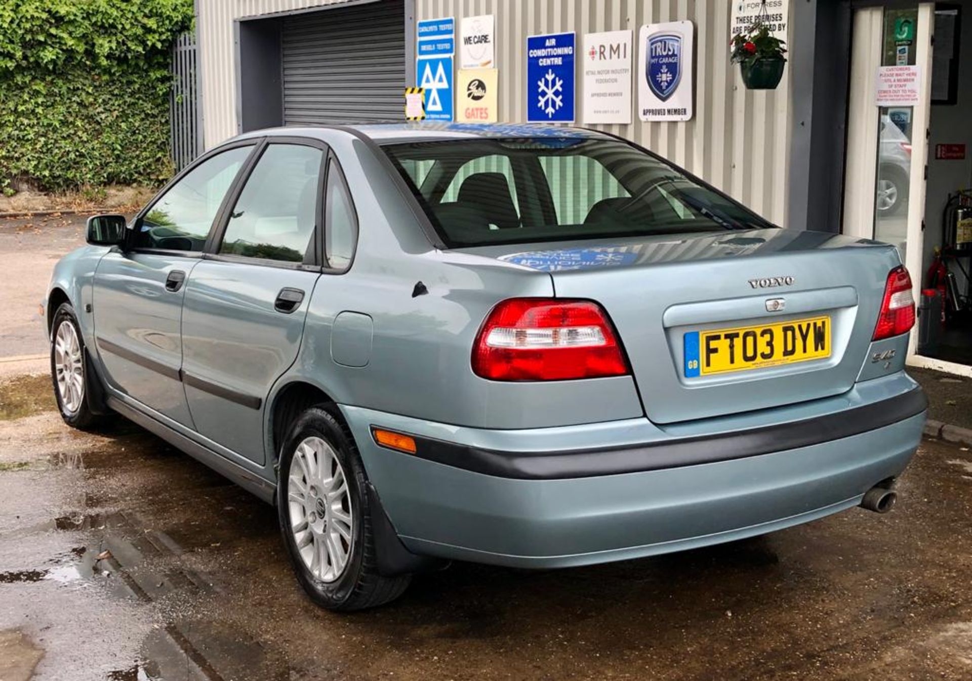 2003/03 REG VOLVO S40 S 1.6 PETROL 4 DOOR SALOON GREEN, SHOWING 3 FORMER KEEPERS *NO VAT* - Image 7 of 17