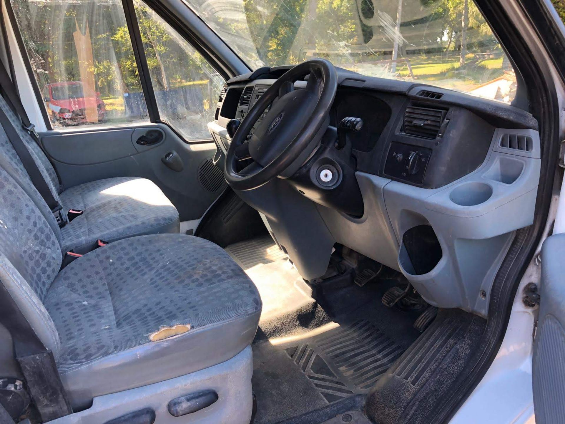 2012/62 REG FORD TRANSIT 100 T350M RWD 2.2 DIESEL WHITE PANEL VAN, SHOWING 1 FORMER KEEPER - Image 8 of 9